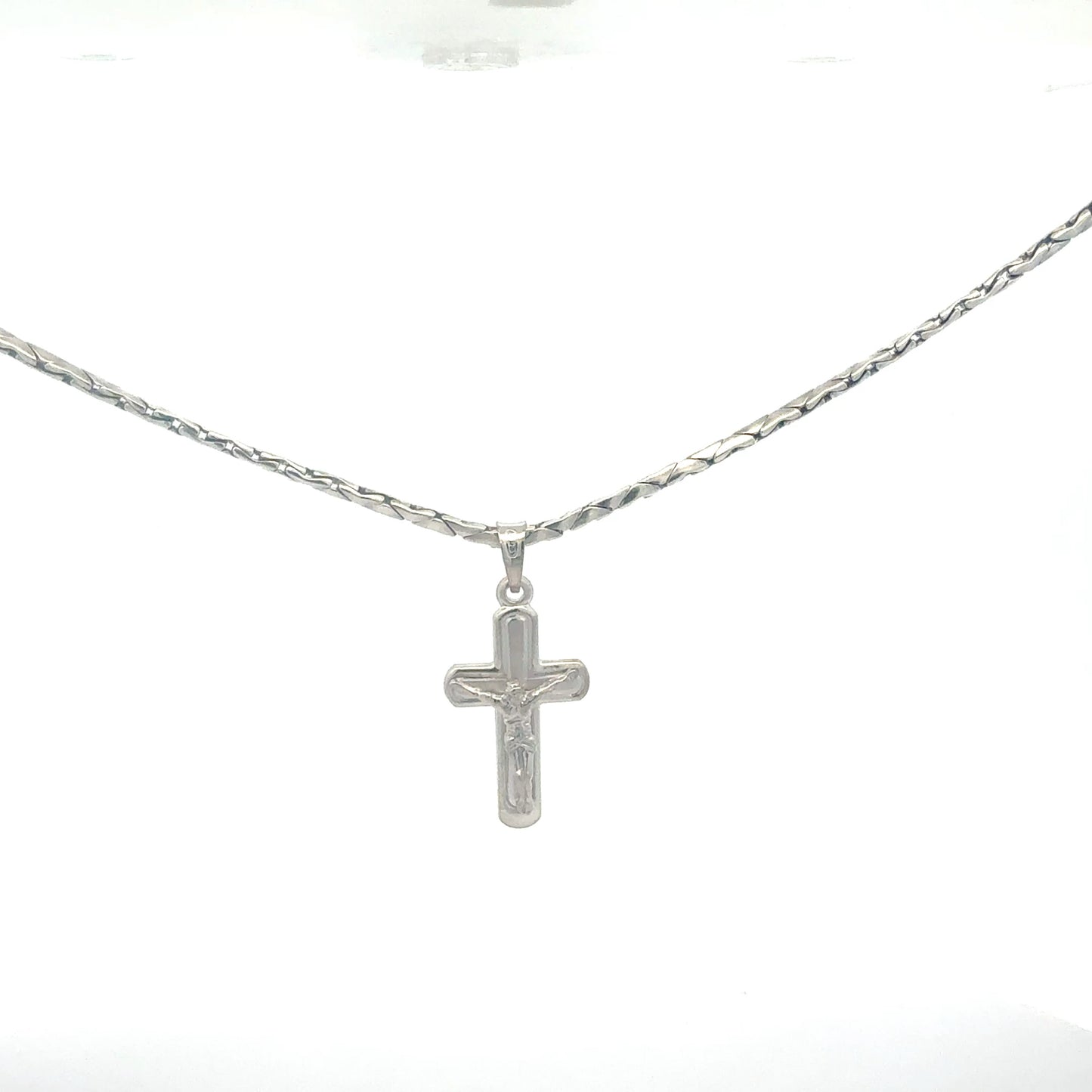 Silberanhänger Kreuz 925 – Perspektivansicht