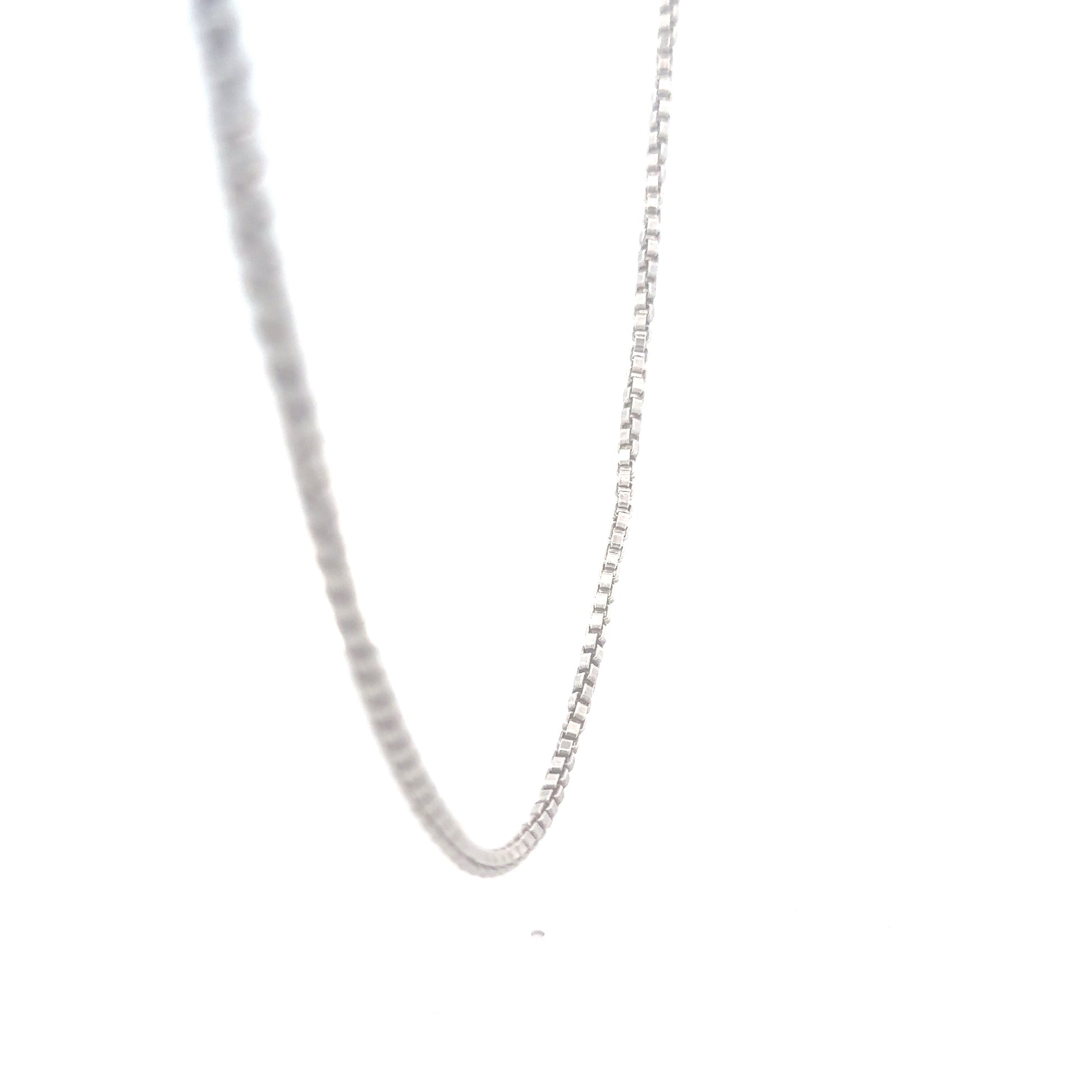 Lange Silberkette 925 – Seitenansicht zweifach um den Hals