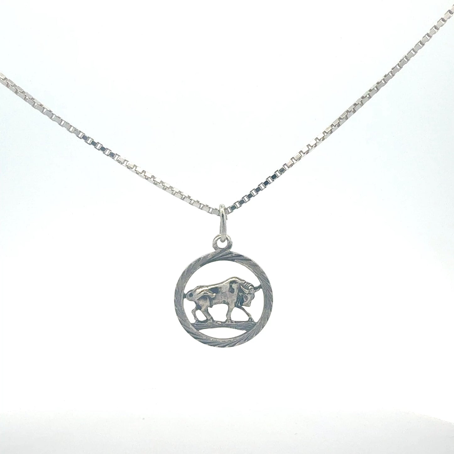 Silberkette 925 mit Stier-Anhänger – Komplettansicht 42 cm