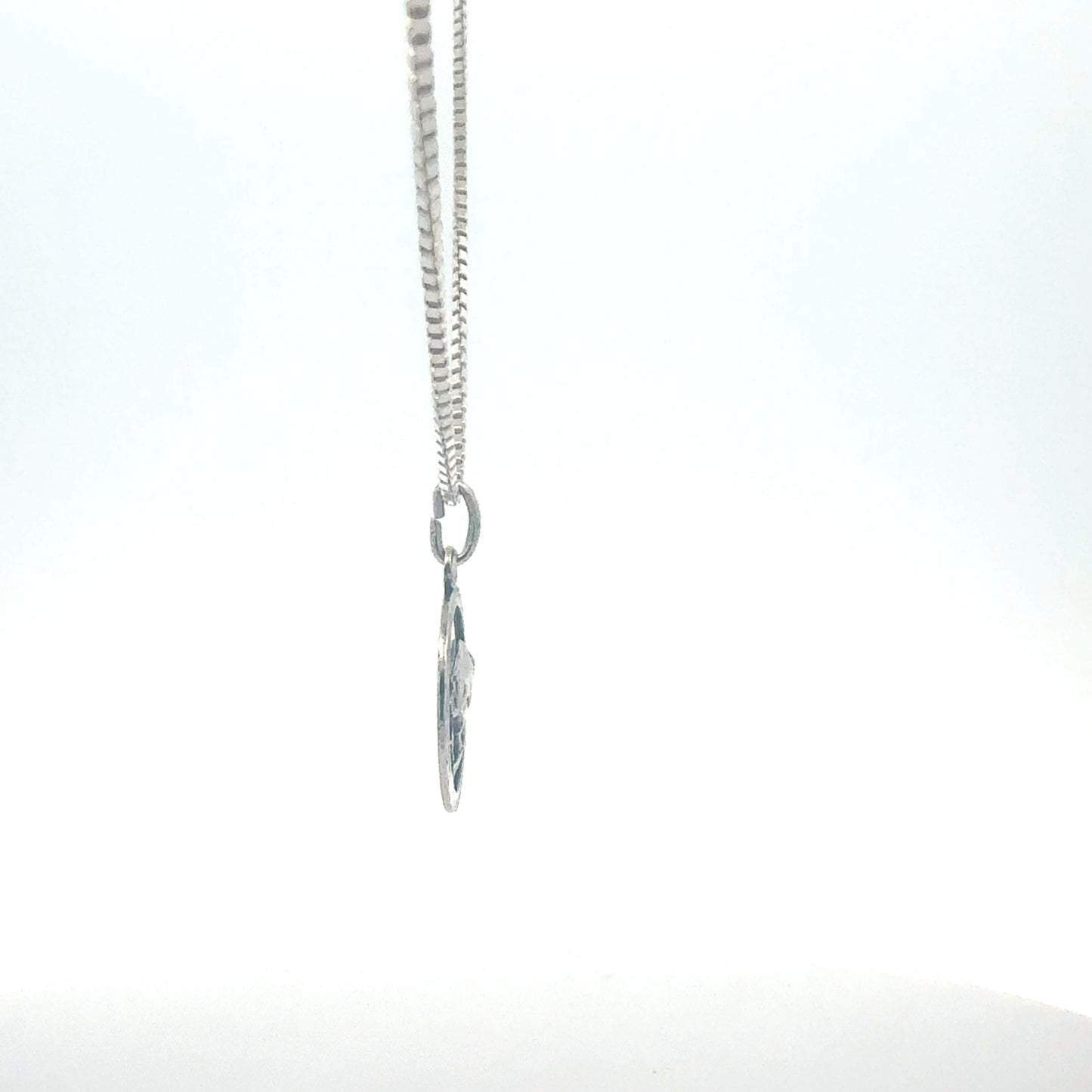 Silberkette 925 mit Stier-Anhänger – Seitenansicht