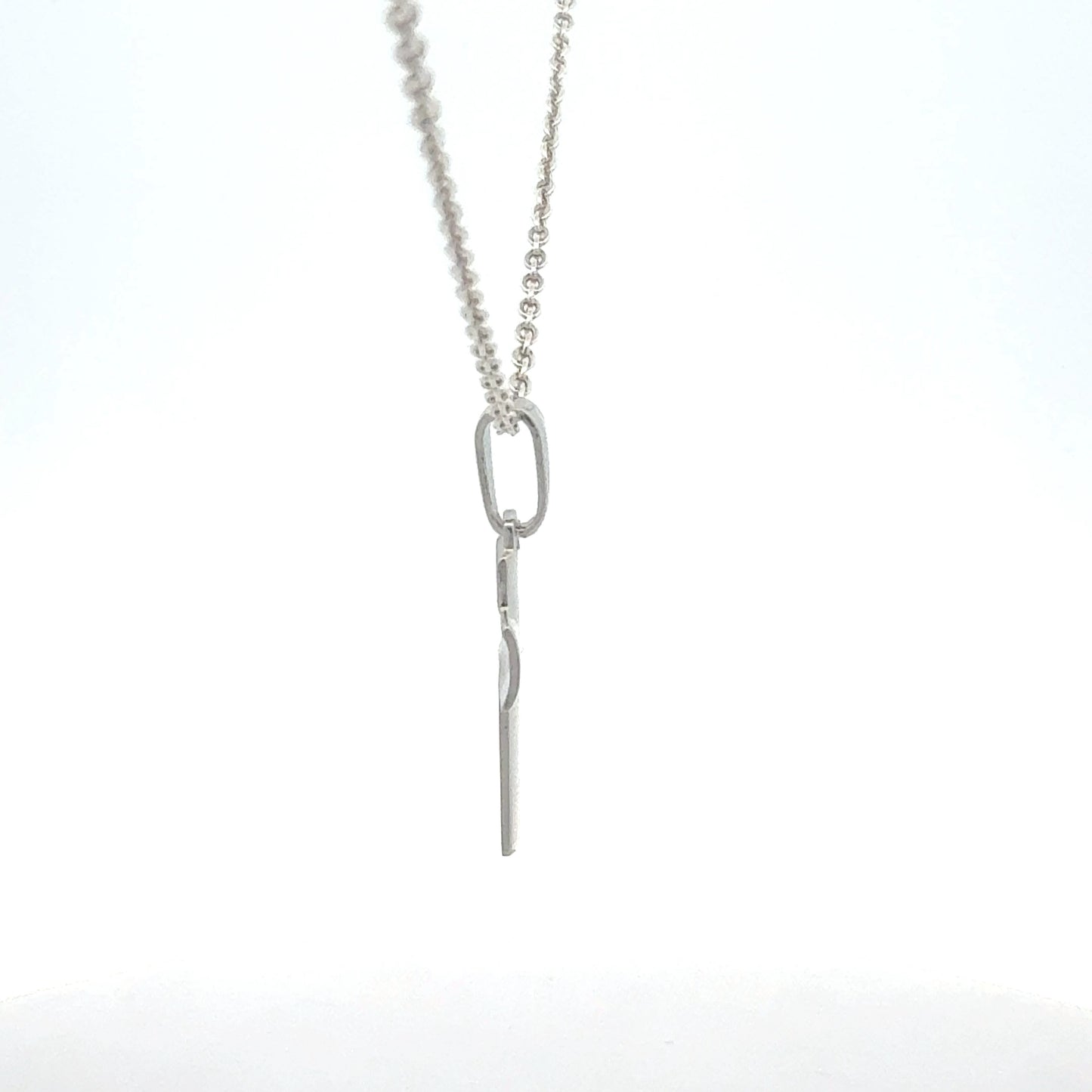 Silberkette 925 mit Kreuz-Anhänger – Seitenansicht des Schmuckstücks