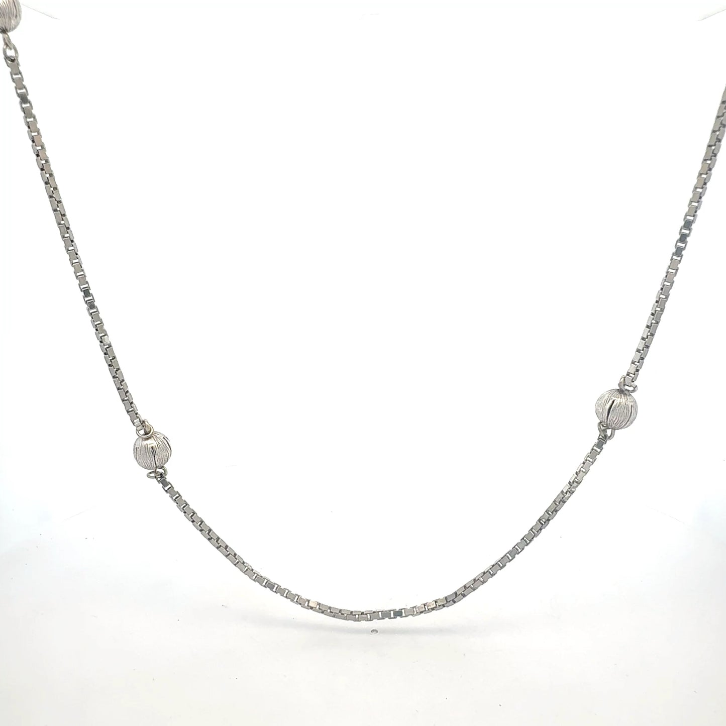 Lange Silberkette 80cm mit Kugeln - Seitenansicht