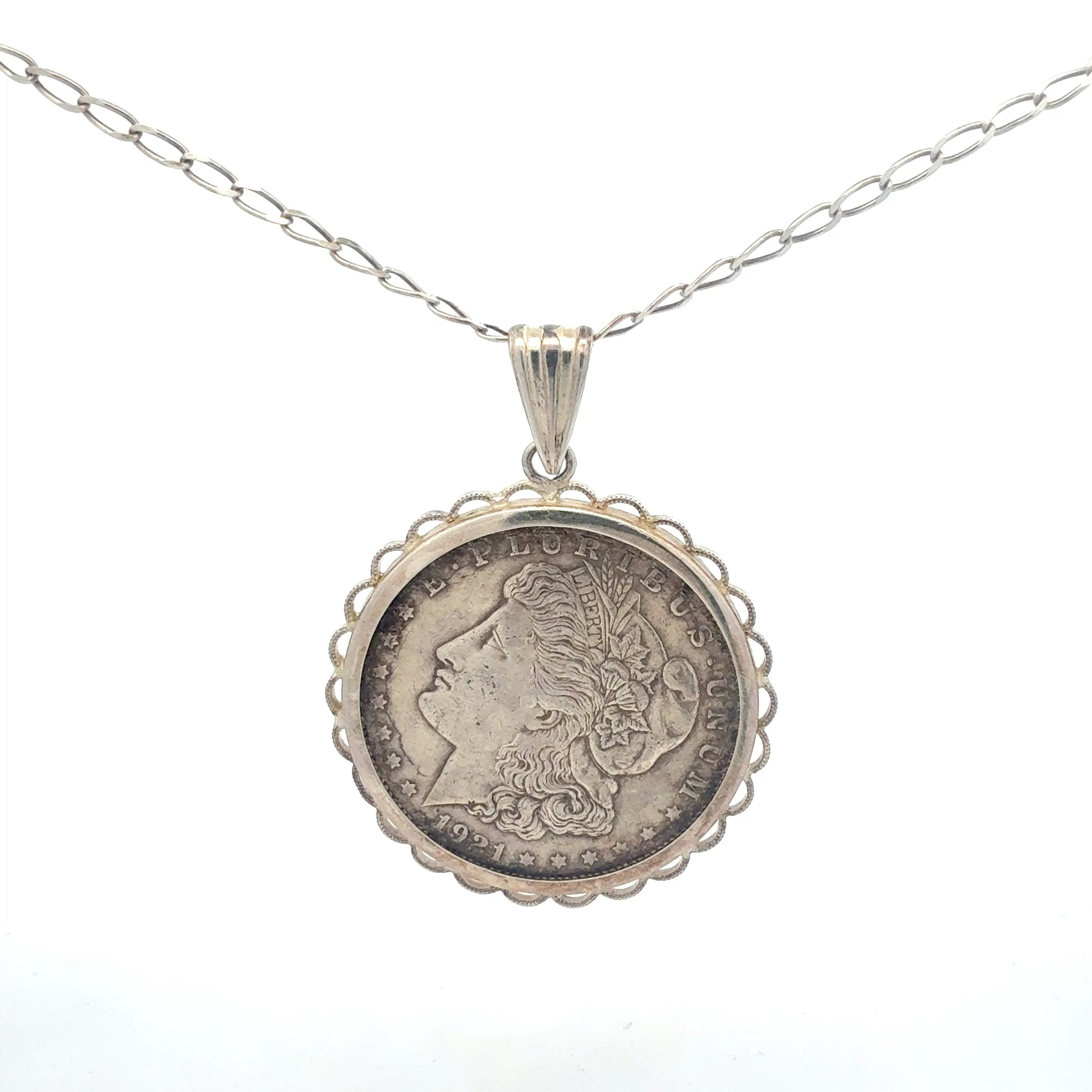 Silberkette mit Dollar-Münze – Nahaufnahme Verarbeitung