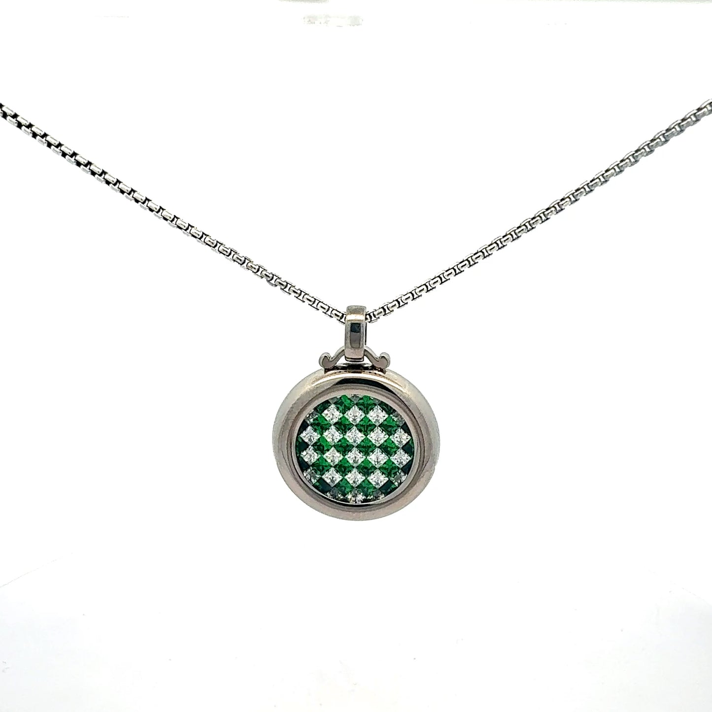 925 Silberkette mit Anhänger - Nahaufnahme des Anhängers aus 925er Silber