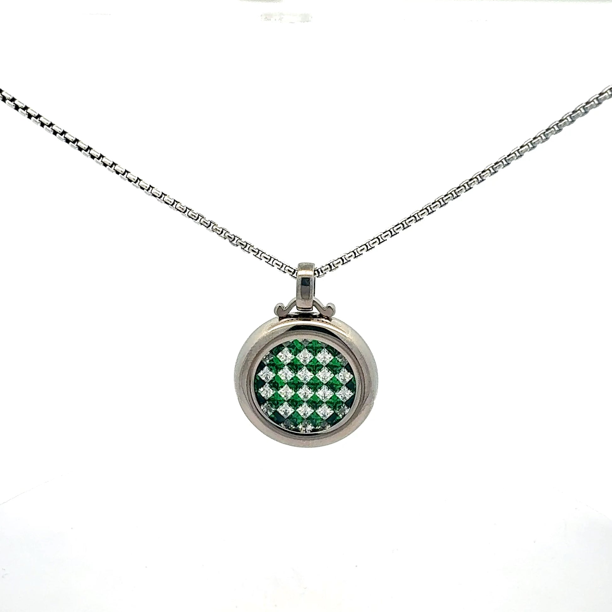 925 Silberkette mit Anhänger - Nahaufnahme des Anhängers aus 925er Silber