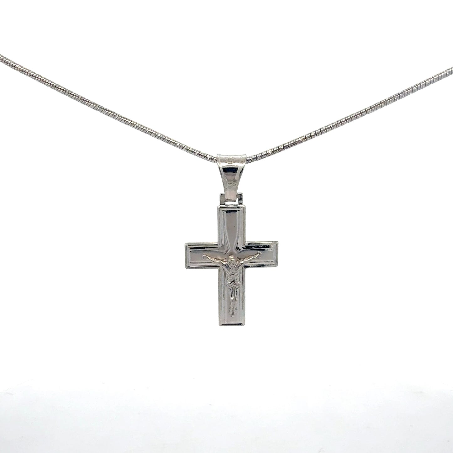 Silberkette 925 mit Kreuz-Anhänger - Nahaufnahme des eleganten Kreuz-Designs aus Sterlingsilber