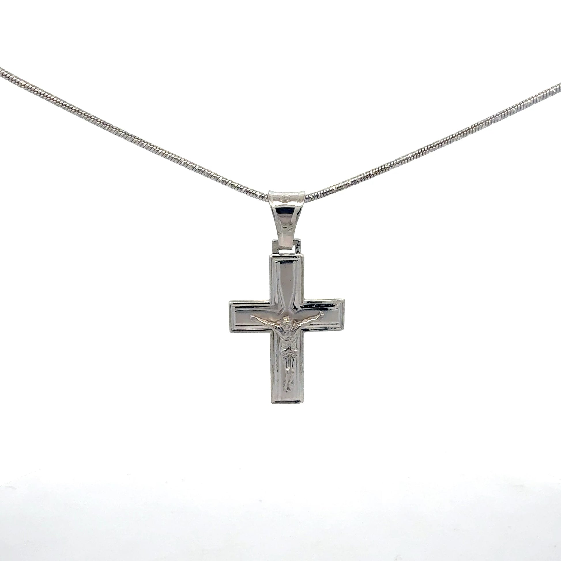 Silberkette 925 mit Kreuz-Anhänger - Nahaufnahme des eleganten Kreuz-Designs aus Sterlingsilber