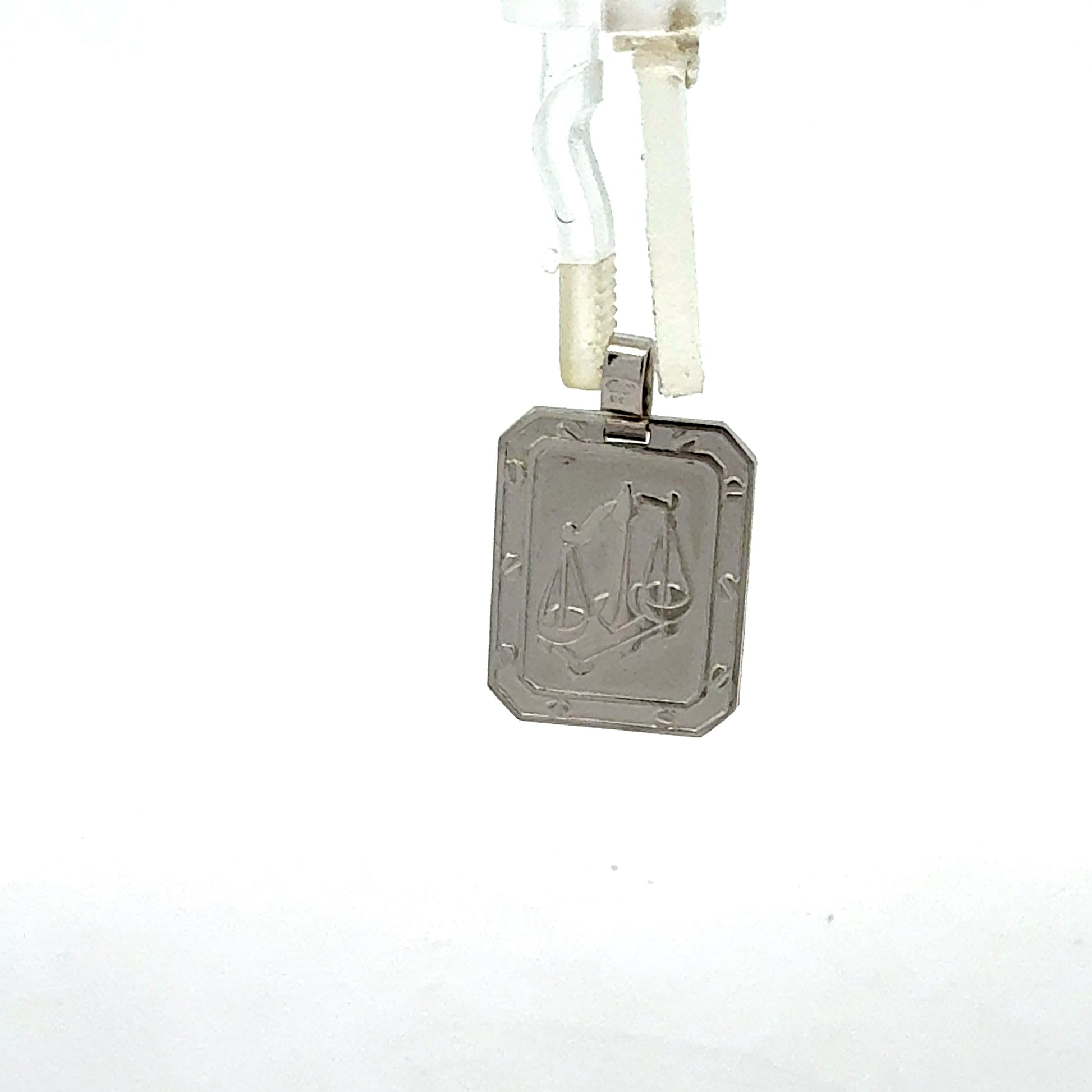 Silberanhänger 925 Größenvergleich - 3,38g leichter Sternzeichenschmuck
Rückseite