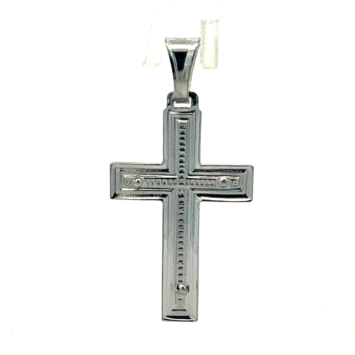 Kreuz Anhänger aus 925 Sterlingsilber, 3,38 Gramm, frontal fotografiert auf weißem Hintergrund