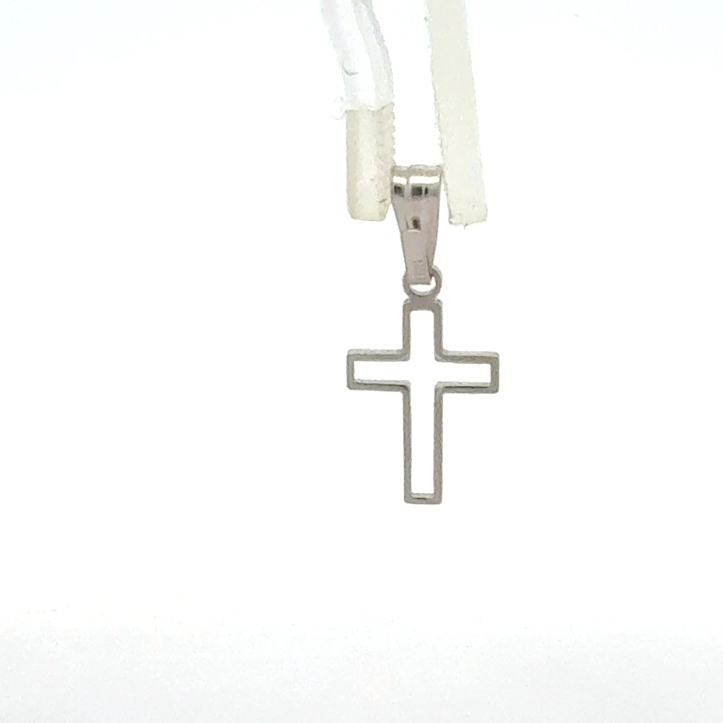 Eleganter Kreuzanhänger Silber – Nahaufnahme