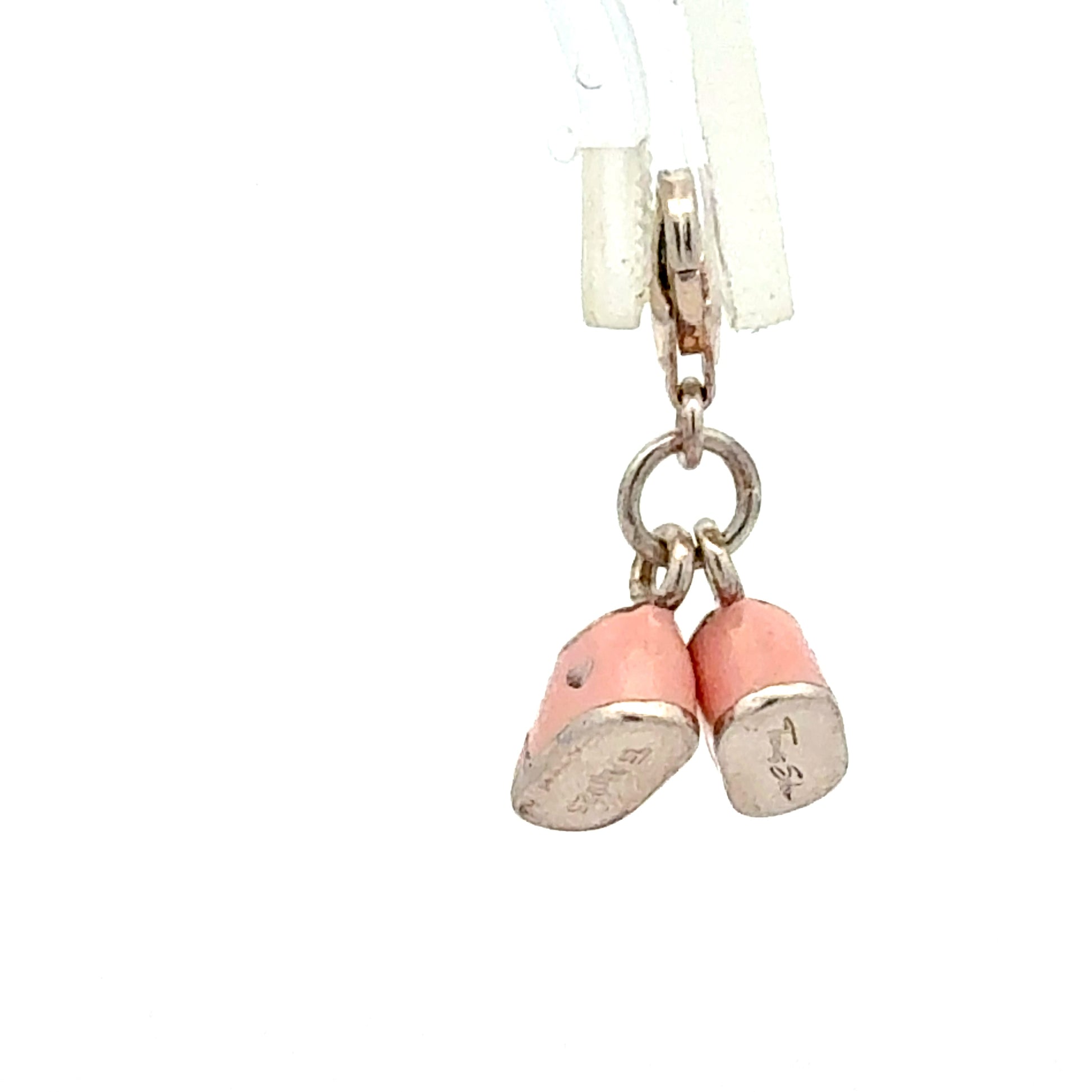 Rückseite der Emaille-Verzierung am Silber Schuh-Anhänger