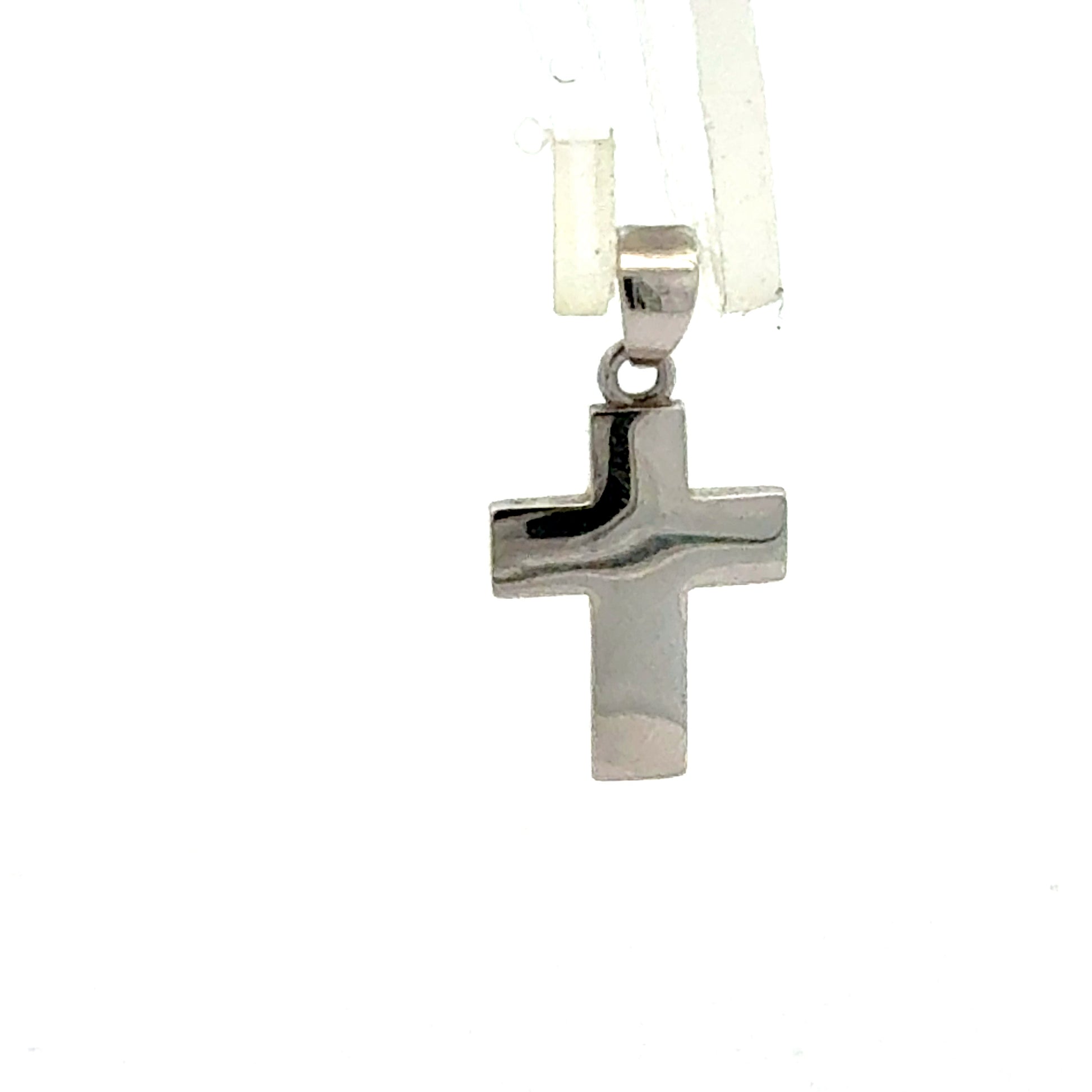 14 Karat Weißgoldanhänger - Nahaufnahme der edlen Goldschmiedekunst