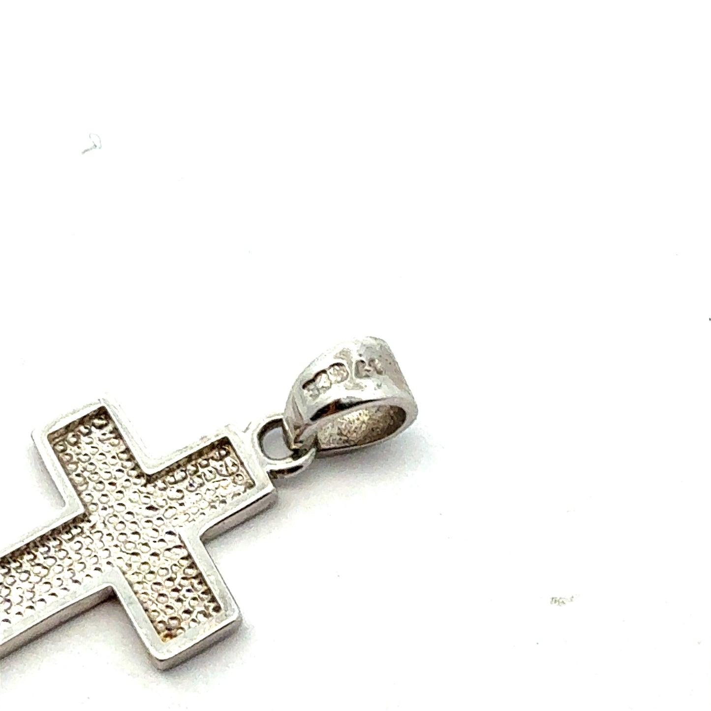 585er Weißgoldanhänger elegant - Gesamtansicht des dezenten Schmuckstücks