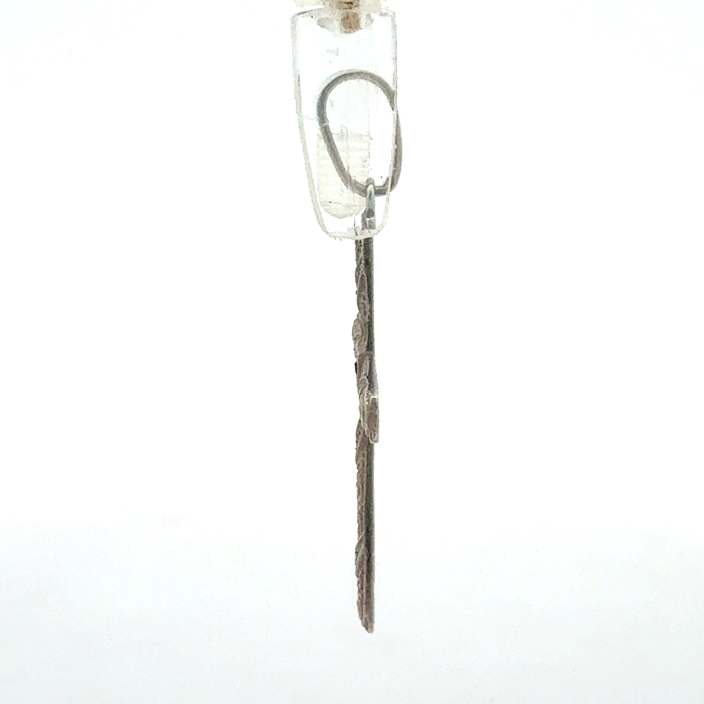 925er Silber Kreuz mit blauem Stein - Seitenansicht der eleganten Verarbeitung