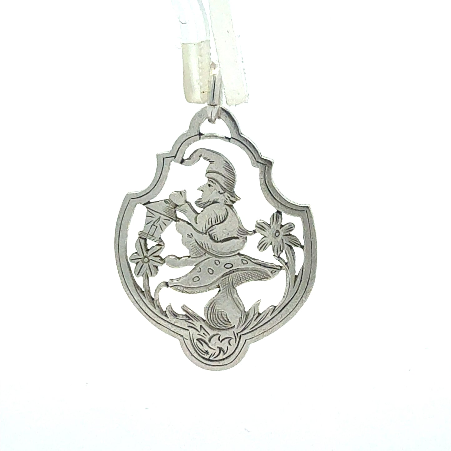 925er Silberanhänger Zwerg - Detailansicht des charmanten Motivs