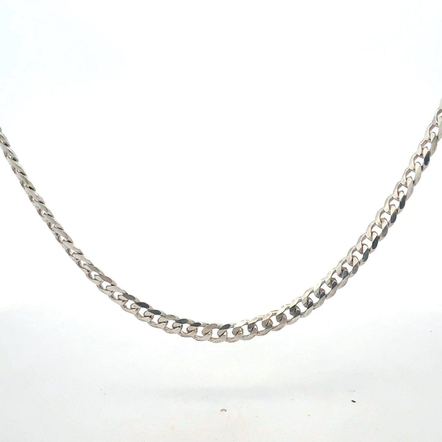 Silberkette 925 Panzerkette 51cm auf weißem Hintergrund