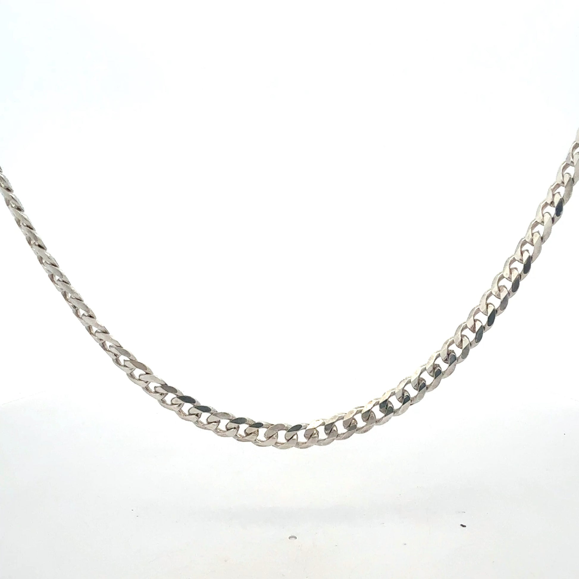 Silberkette 925 Panzerkette 51cm auf weißem Hintergrund