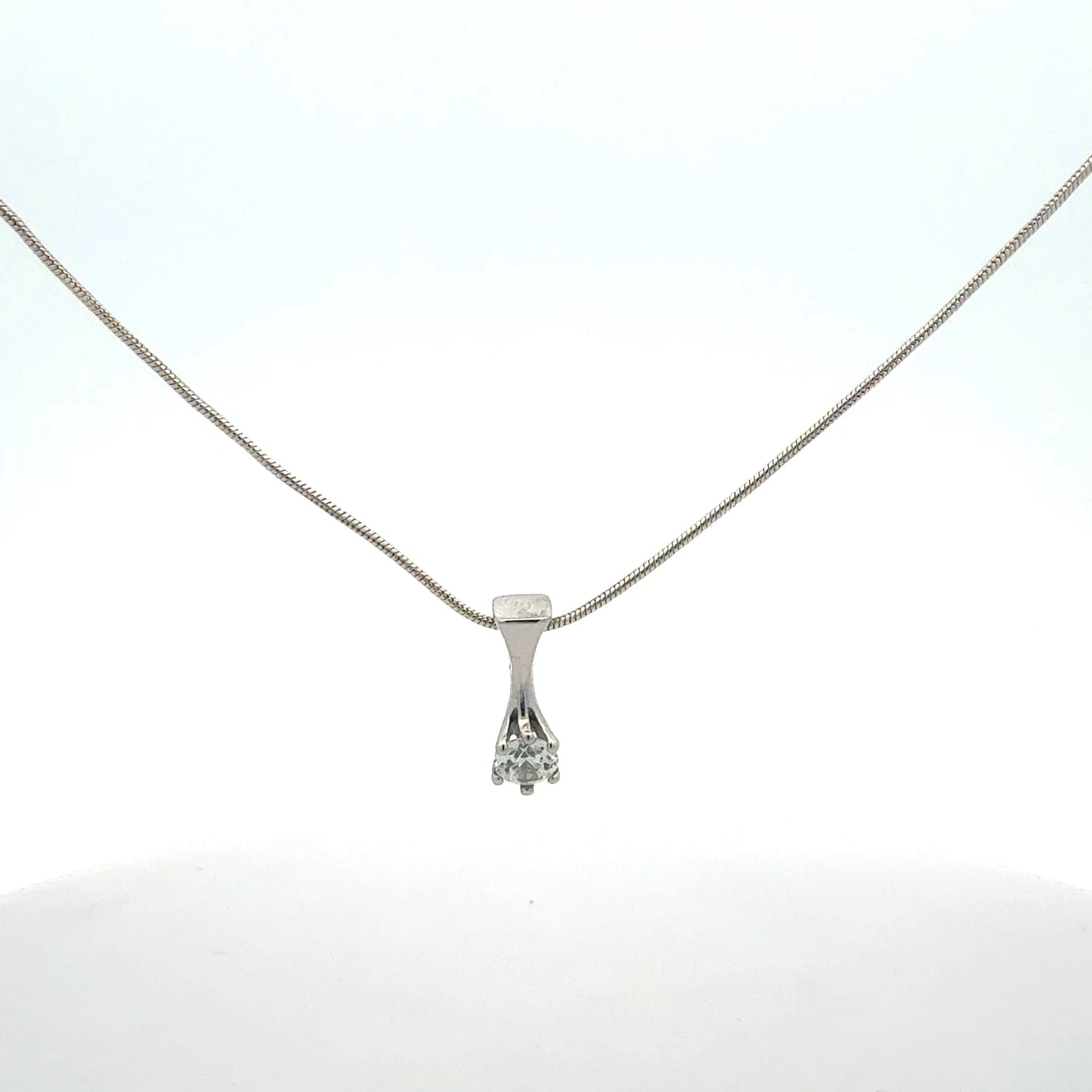 925er Silber Kette mit funkelndem Zirkonia-Stein - Nahaufnahme