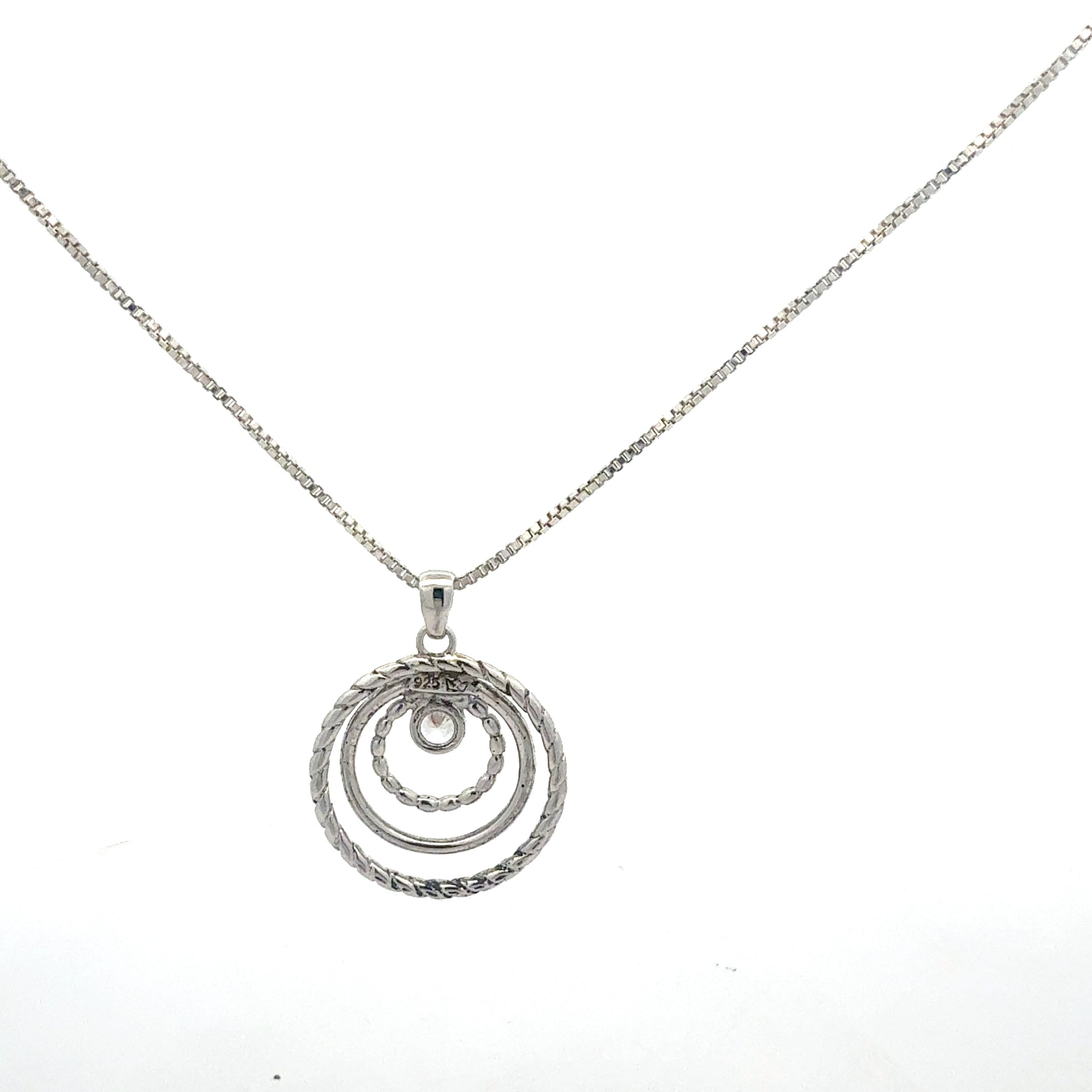 Rückansicht Zirkonia Anhänger an Silberkette 925