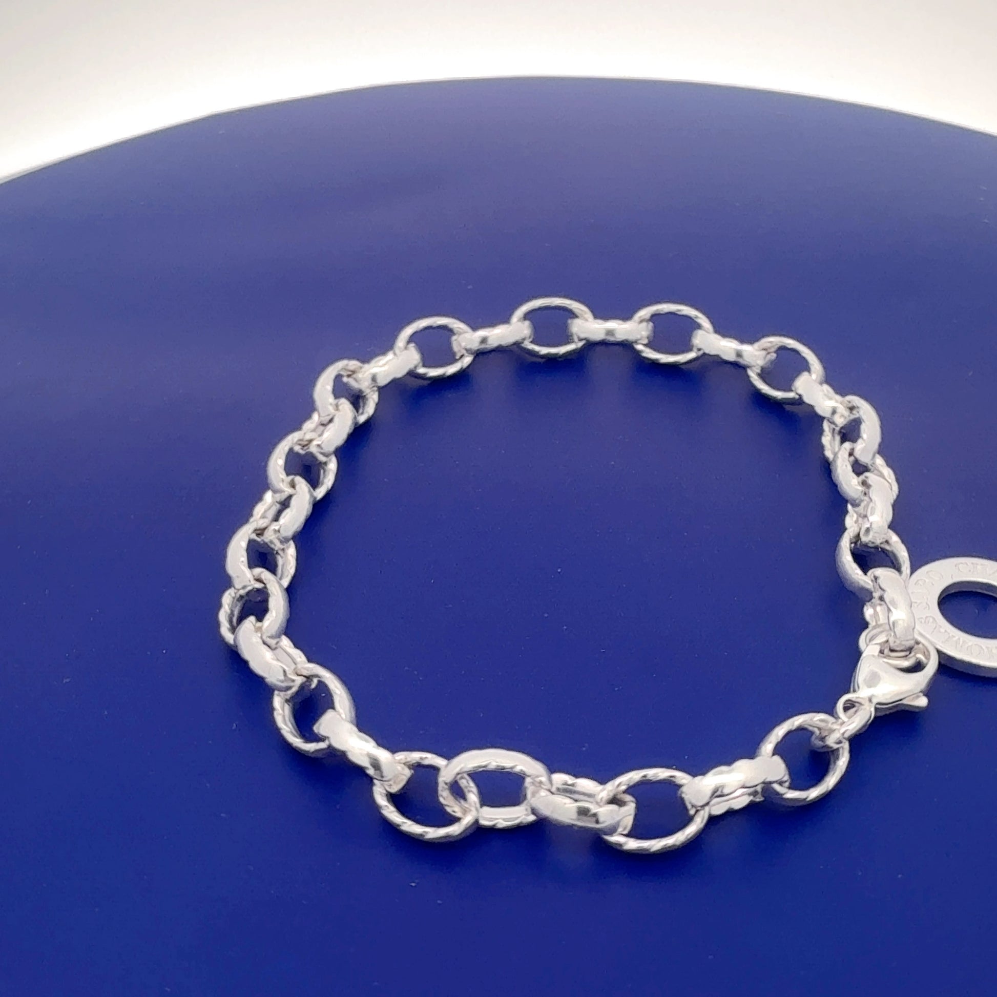 Thomas Sabo Armband Seitenansicht mit Markenprägung