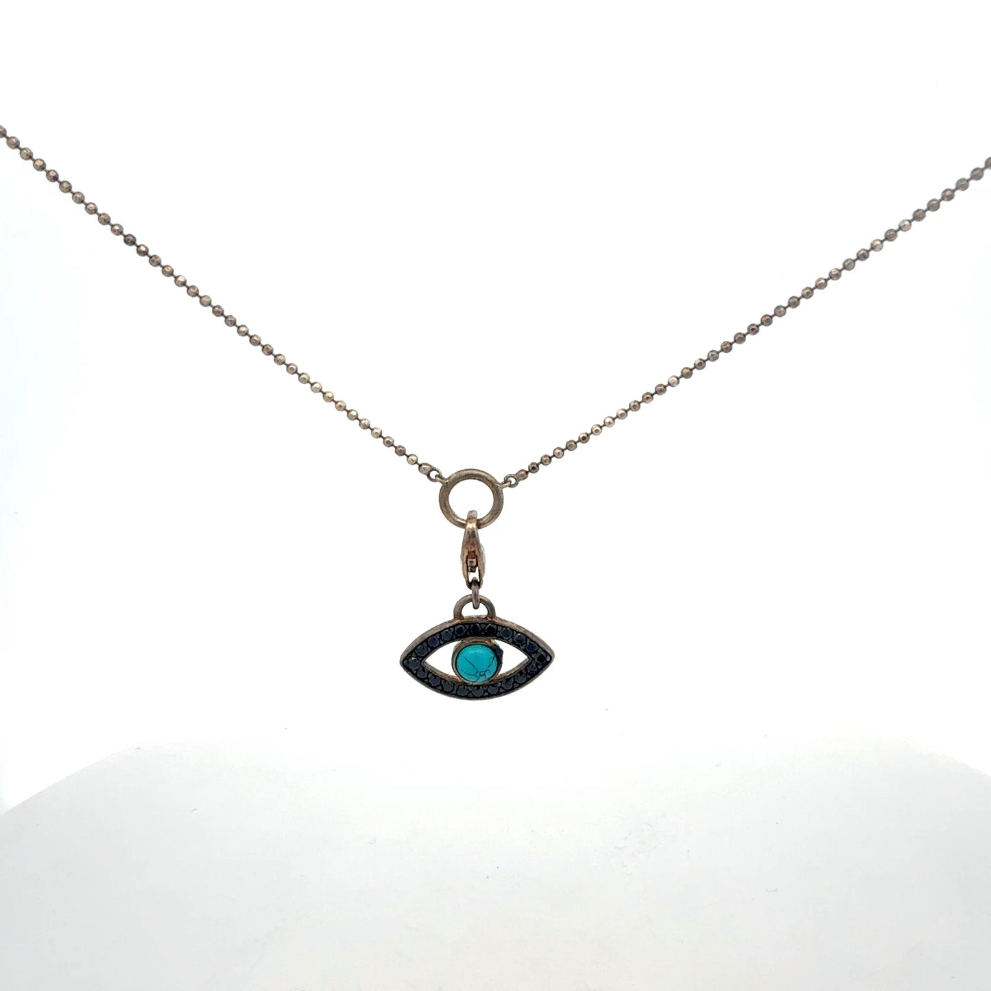 Detailansicht Auge-Anhänger aus 925er Silber