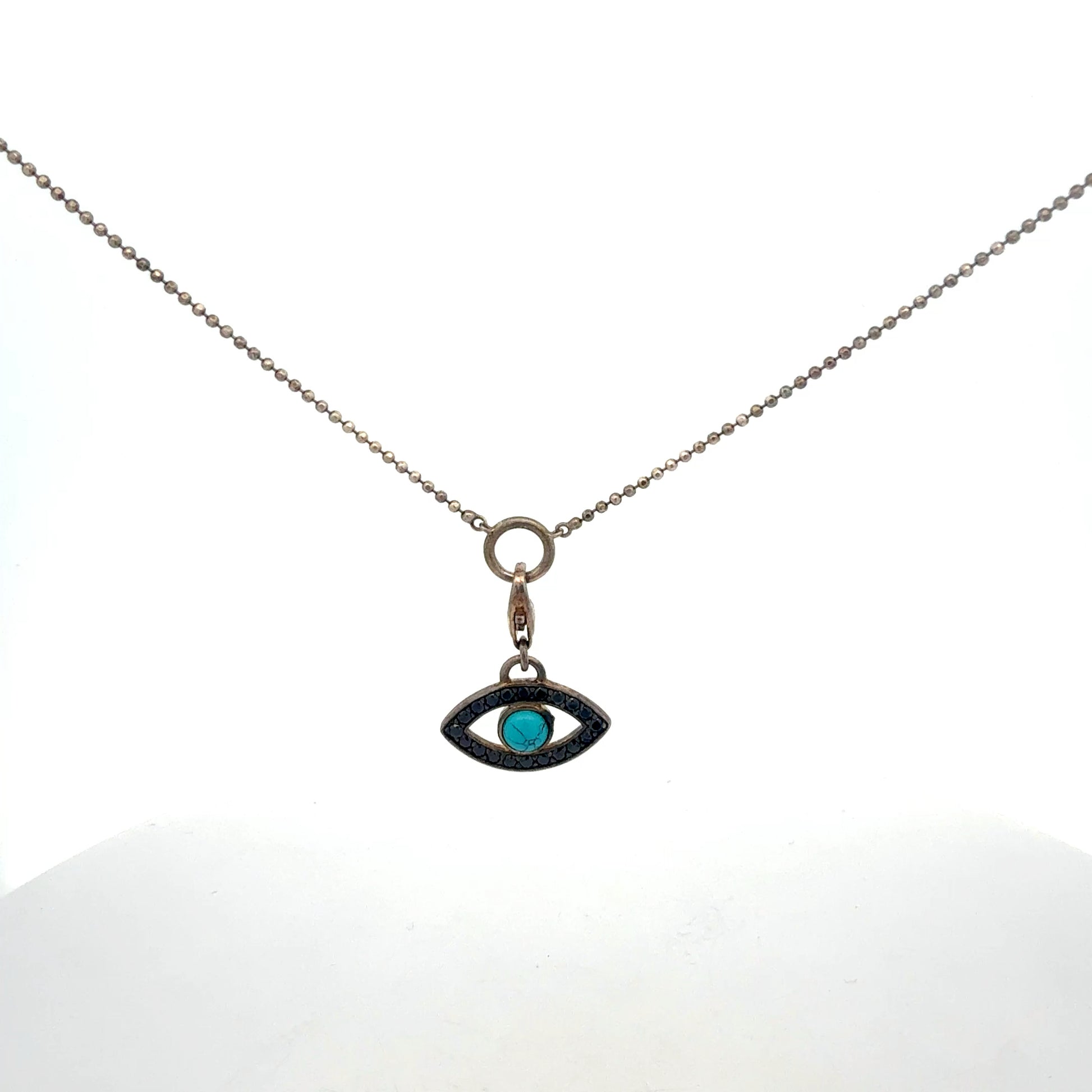 Detailansicht Auge-Anhänger aus 925er Silber