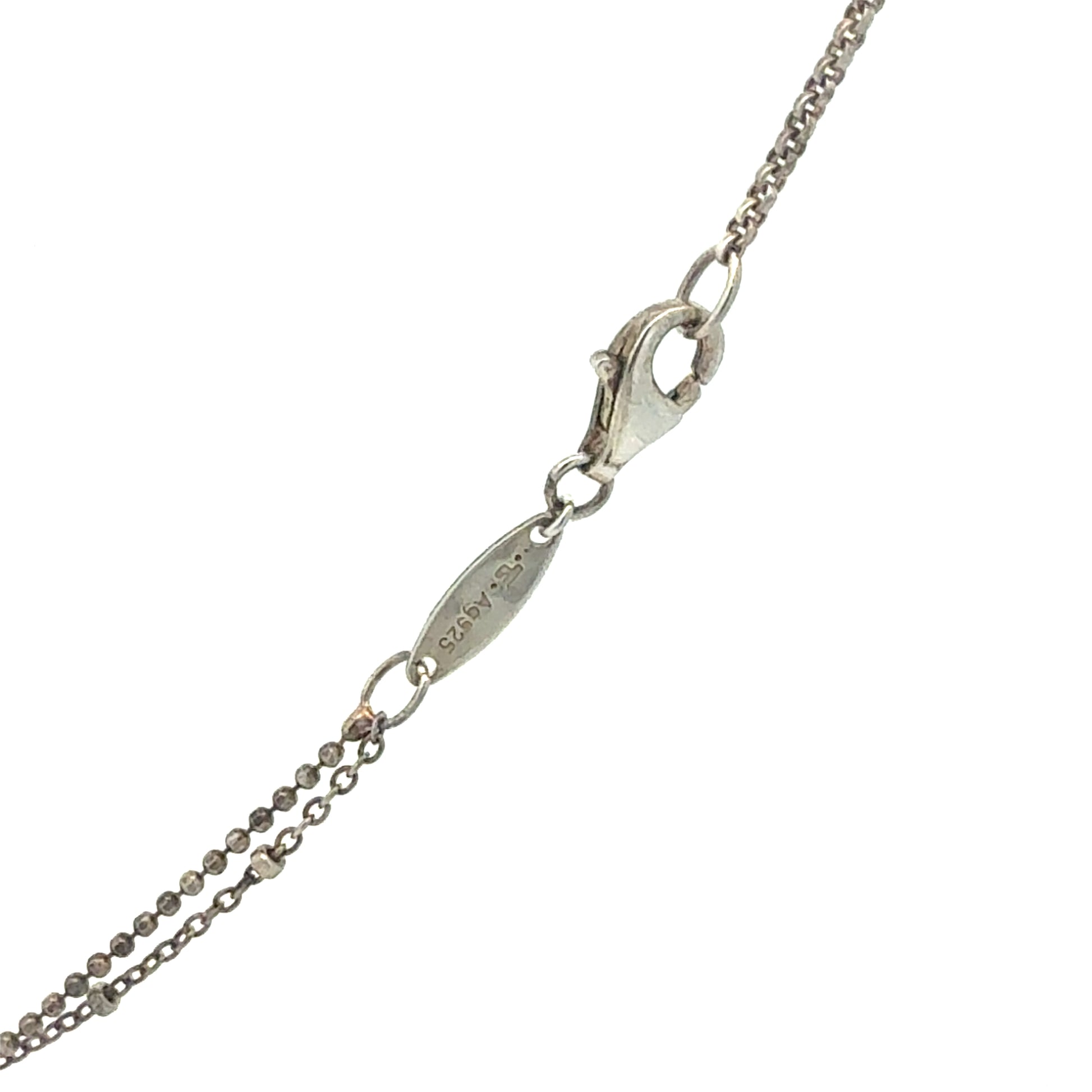 Silber Herz-Anhänger mit Fuß-Motiv, Nahaufnahme Verschluss mit Stempel