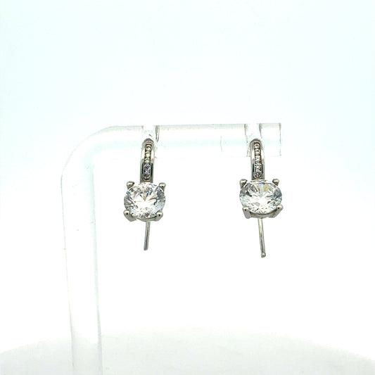 Silber-Ohrringe 925 mit Zirkonia-Hänger – Frontansicht auf weißem Hintergrund