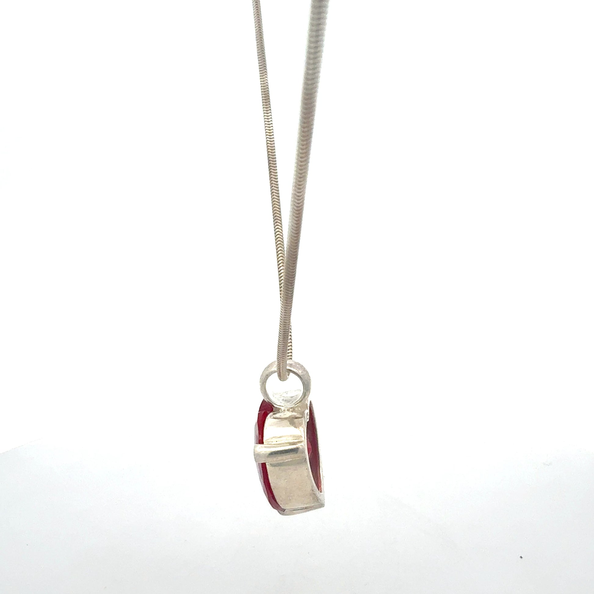 Elegante Silberkette mit Herz Schmuckstück von Juwelier Alen Seitenansicht