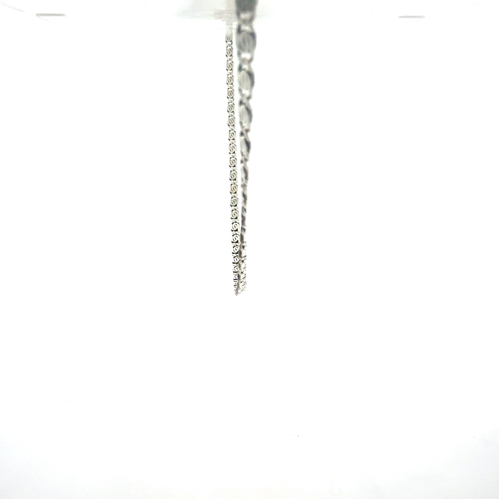 Elegante Silberkette 925 - Seitenansicht der 63 cm langen Kette
