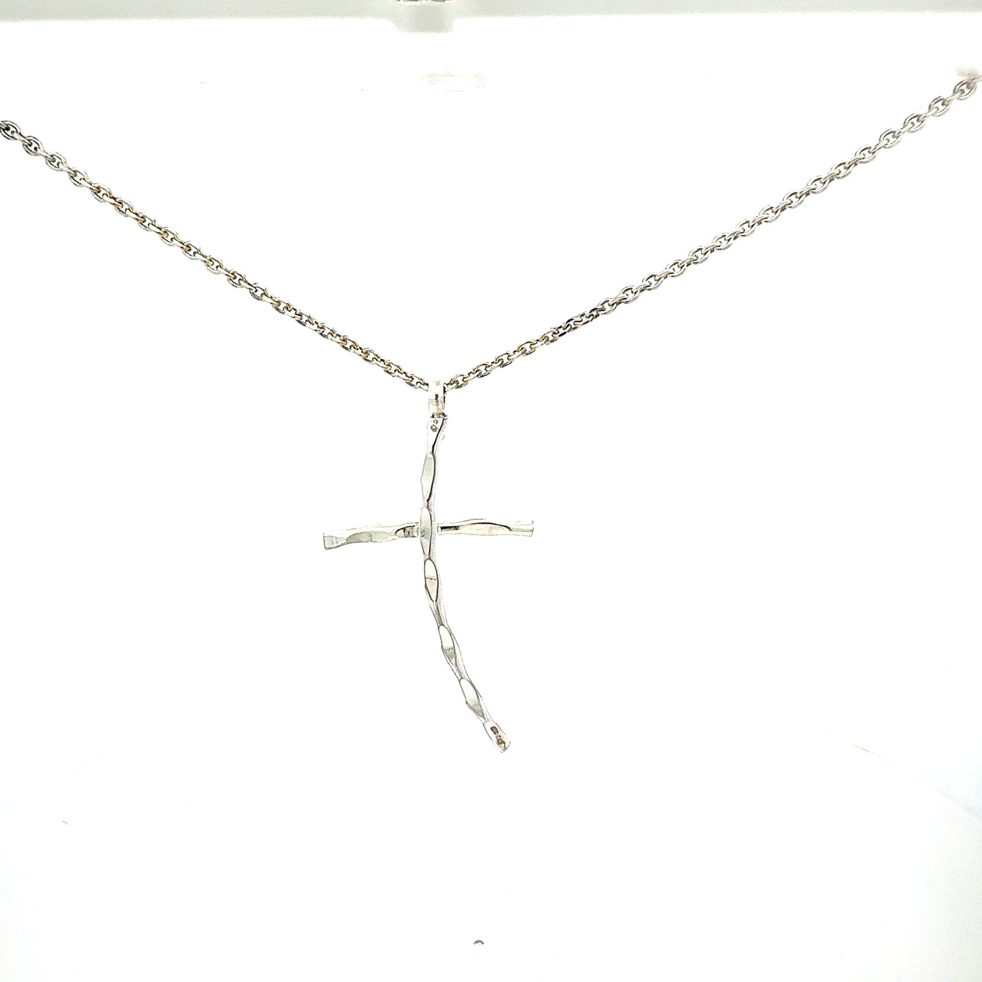 Detailansicht Kreuzanhänger aus 925er Sterlingsilber
