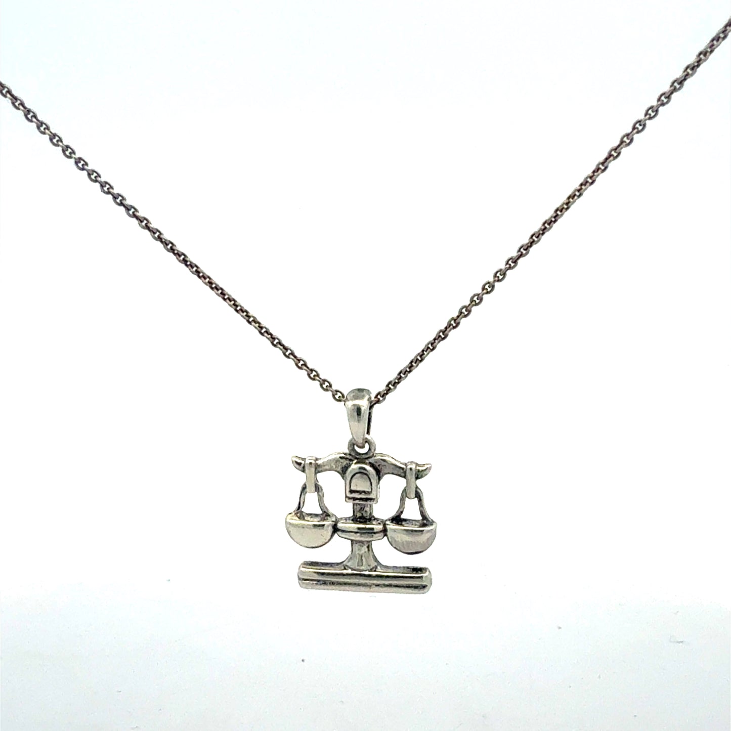 Waage Anhänger aus 925 Sterlingsilber - Nahaufnahme
