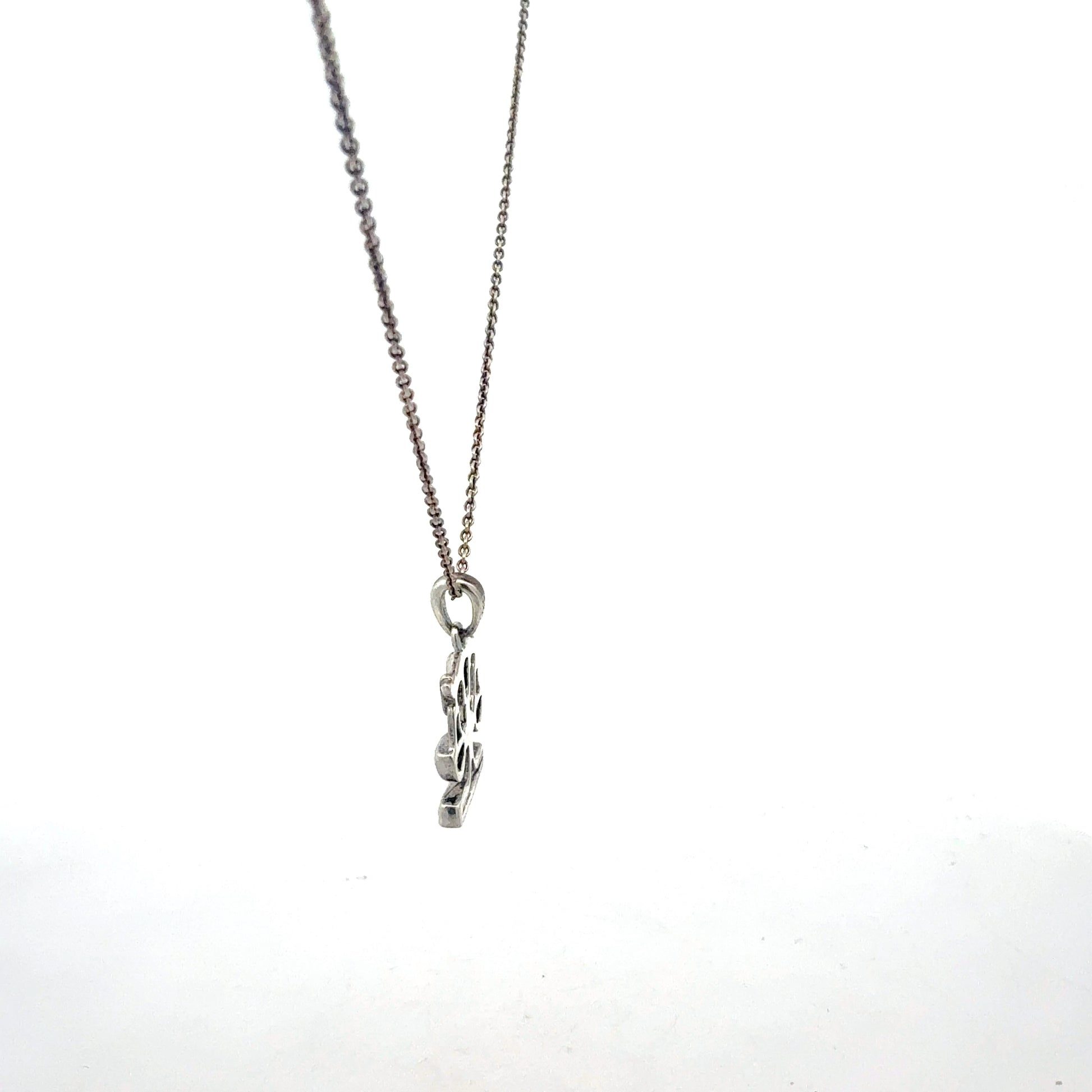 Silberkette mit Waage-Anhänger - Seitenansicht