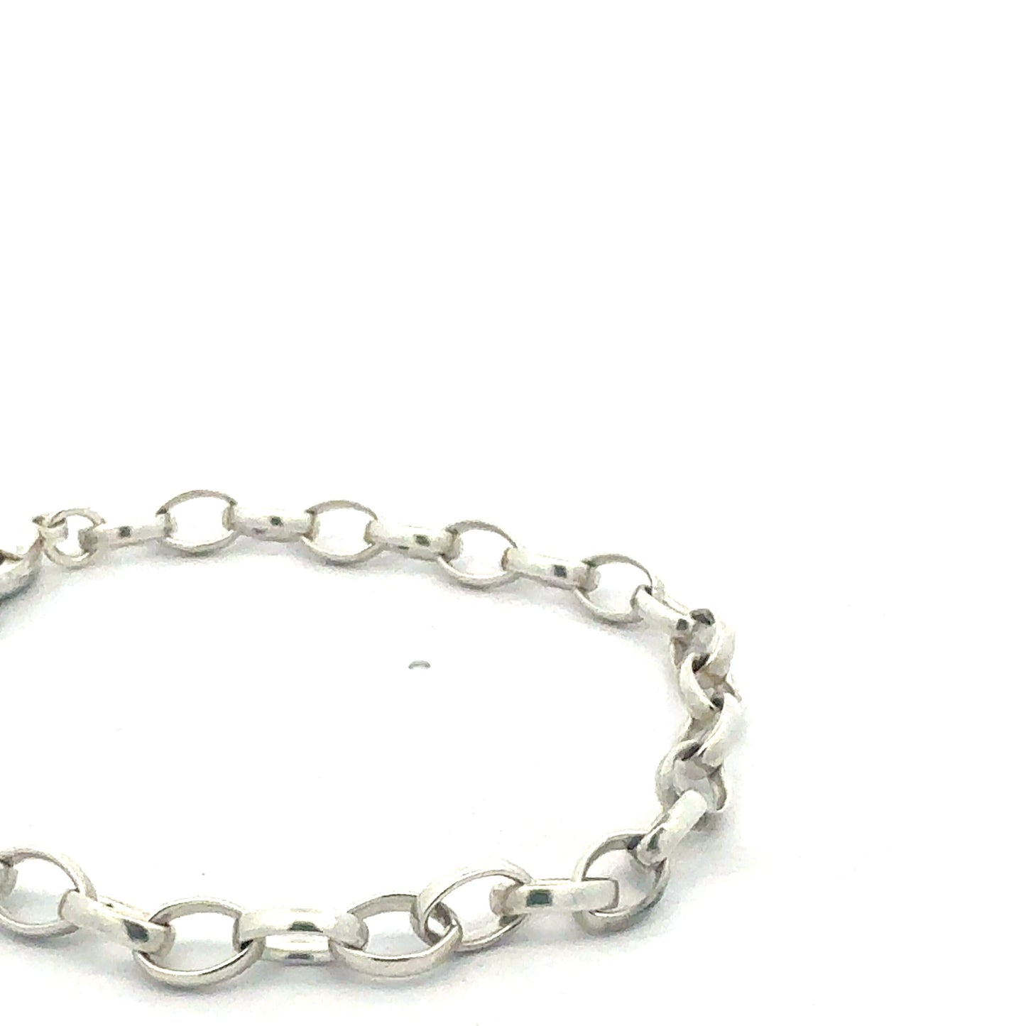 Thomas Sabo Armband Seitenprofil - zeigt Dicke und Struktur des Silberschmucks