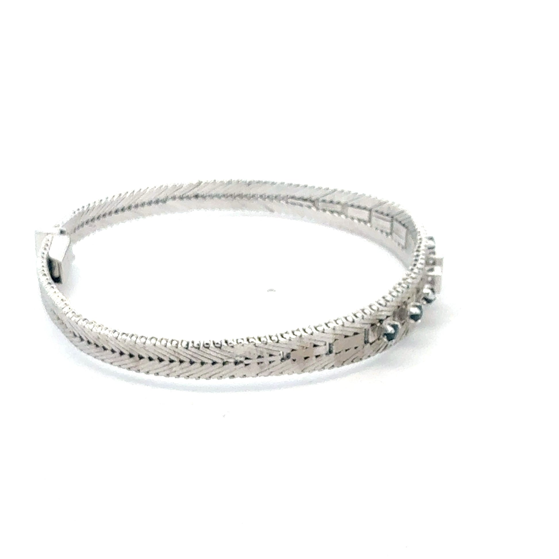 Elegantes Silberarmband mit funkelnden blauen Steinen - Seitenansicht