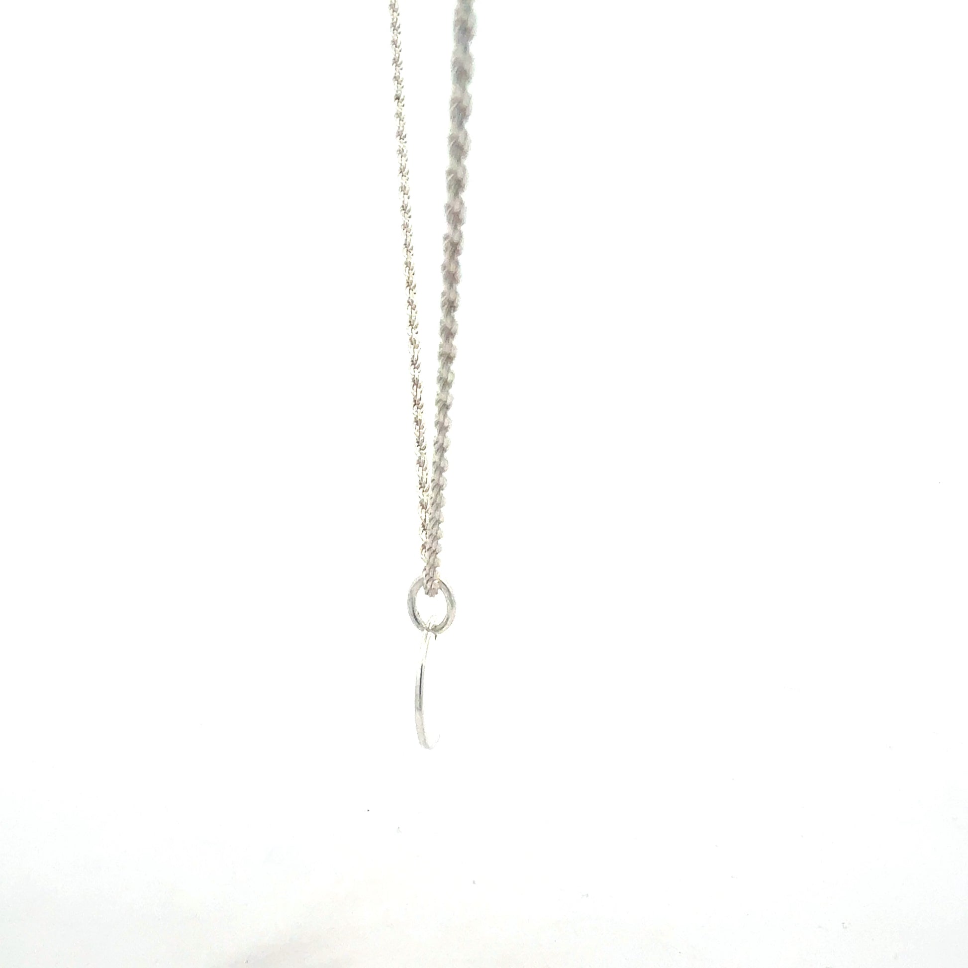 Nahaufnahme  / Seitenansicht Anhänger aus 925er Sterlingsilber