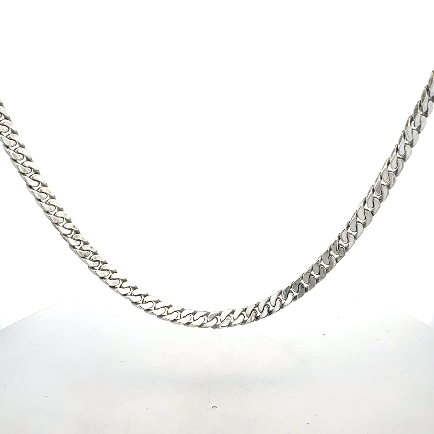 Detailansicht der Panzerkettenglieder aus 925 Sterlingsilber