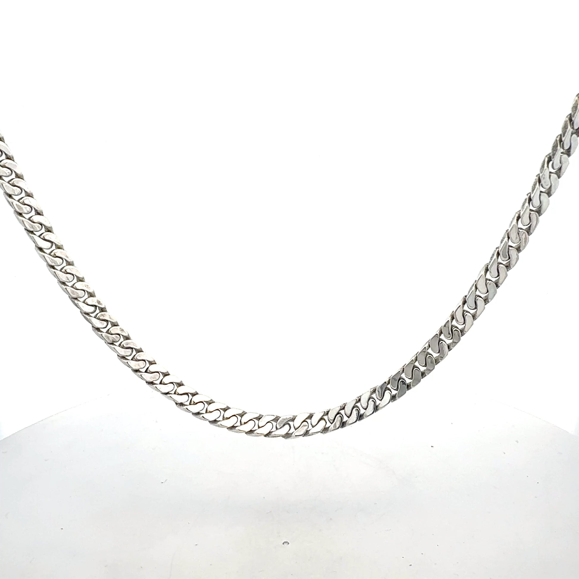 Detailansicht der Panzerkettenglieder aus 925 Sterlingsilber