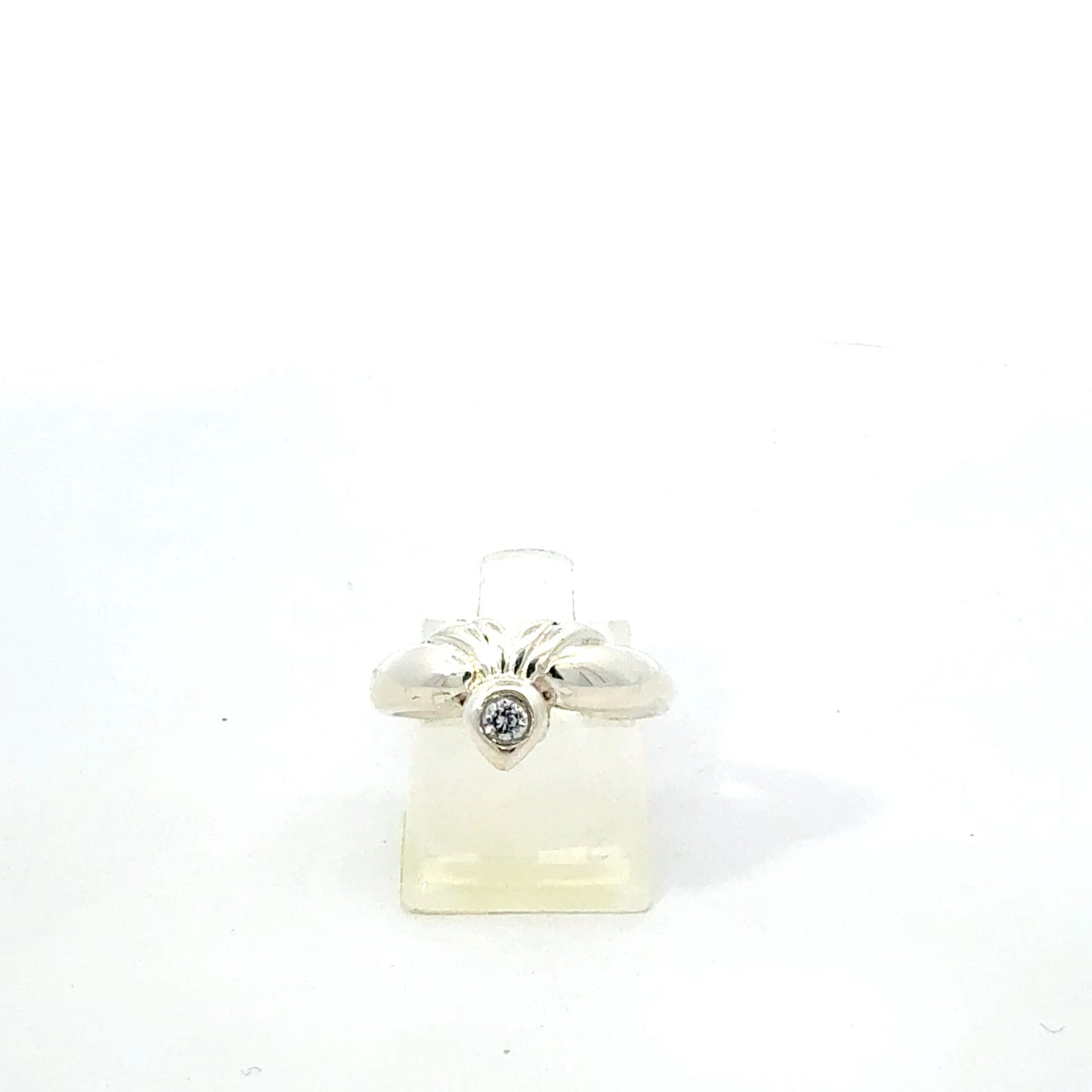 Ring aus 925er Silber mit Zirkonia, Detailansicht der Zirkonia-Steine