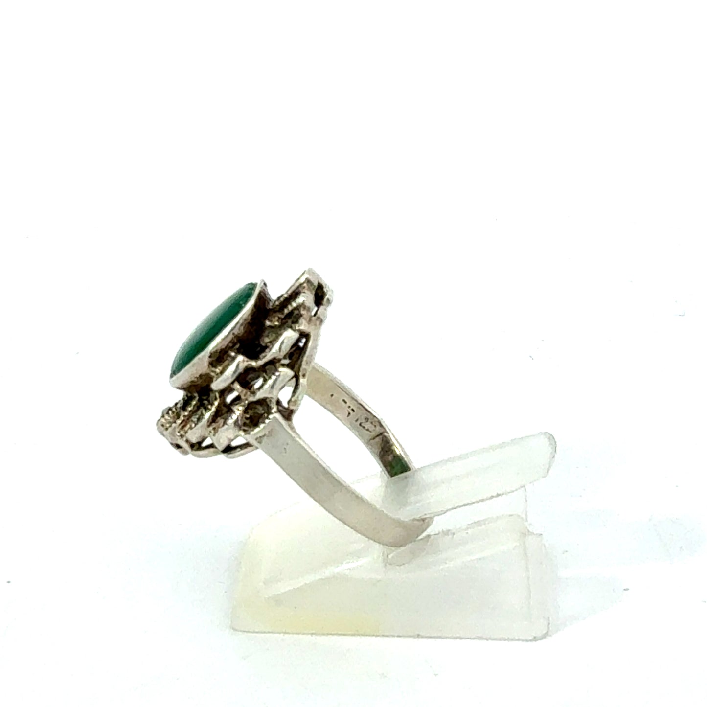 Eleganter Ring aus Sterlingsilber mit grünem Stein - Seitenansicht