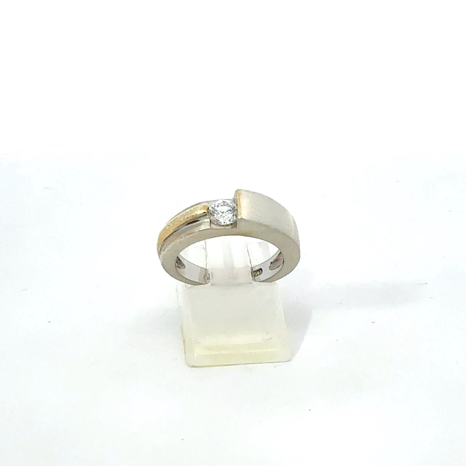 Detailansicht Silberring 925 mit Zirkonia und Teilvergoldung