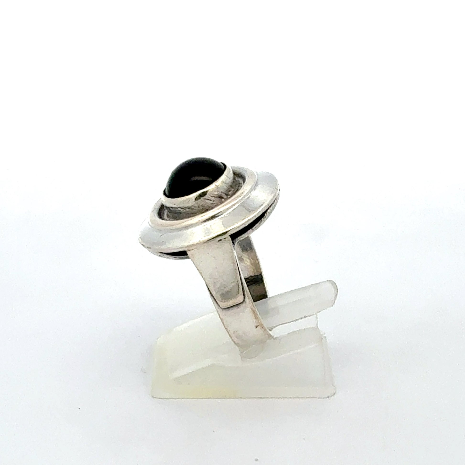Onyx Ring aus Sterlingsilber, Seitenansicht
