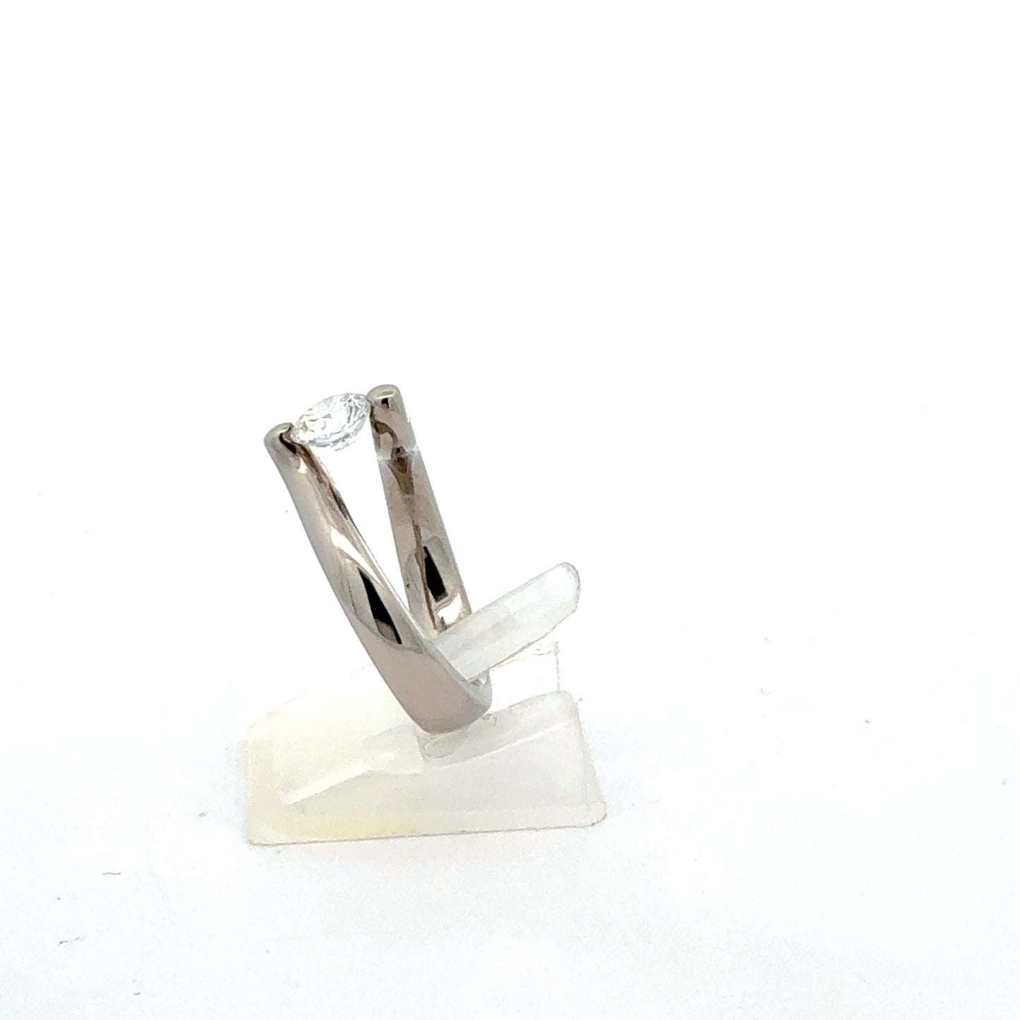 Zirkonia Ring 925 Silber – seitliche Ansicht mit brillantem Glanz
