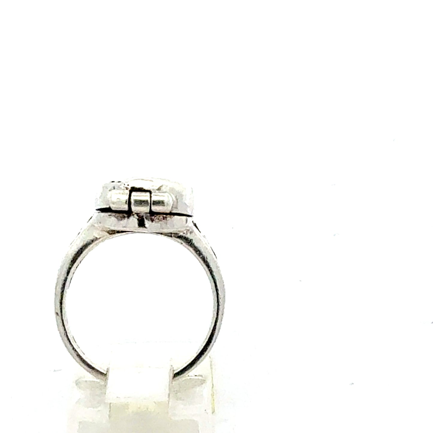 Nahaufnahme 925er Silberring Mond- und Sternenmotiv, hochwertiges Sterlingsilber
