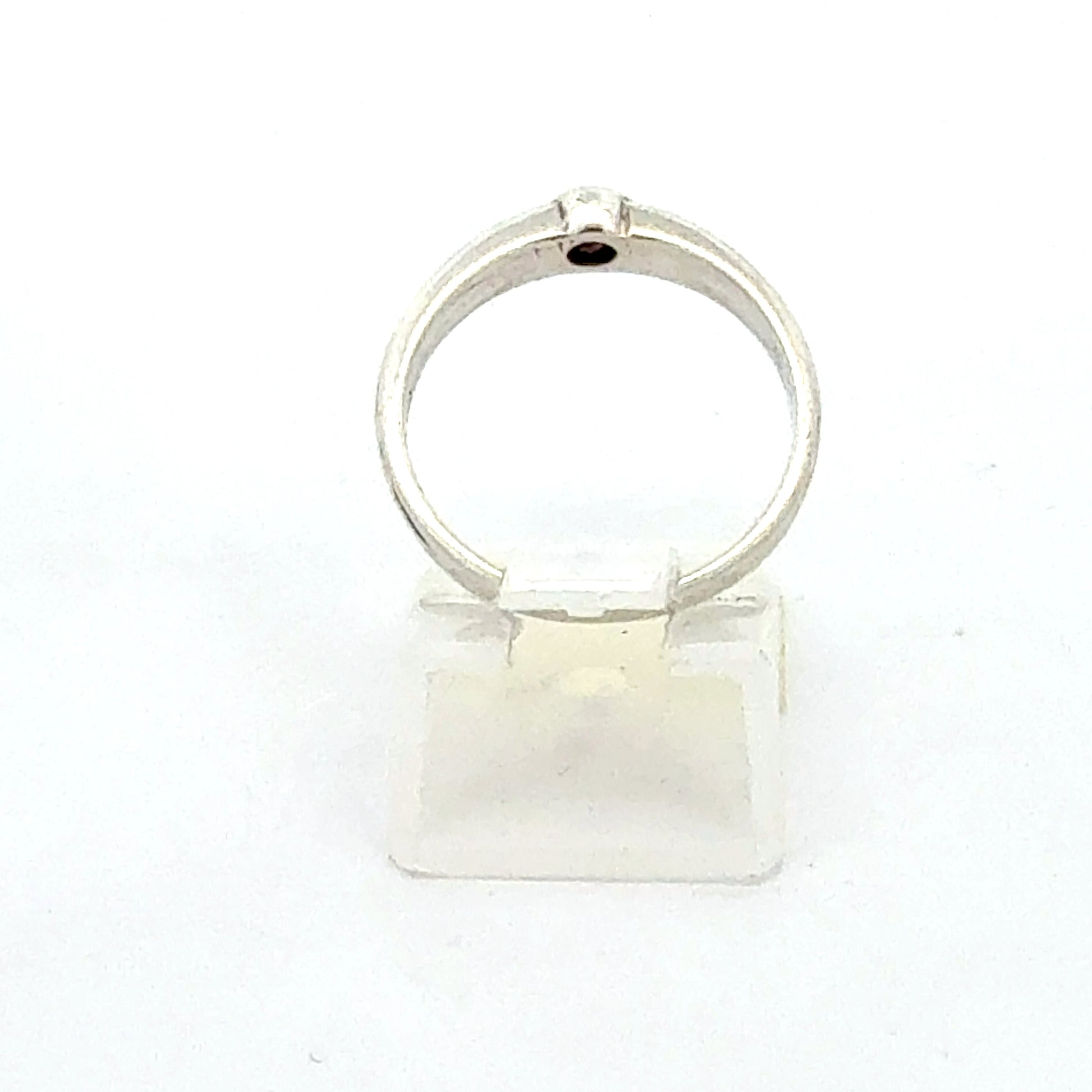 Ring 925 Silber mit Granat von der Seite, 2,00 g
