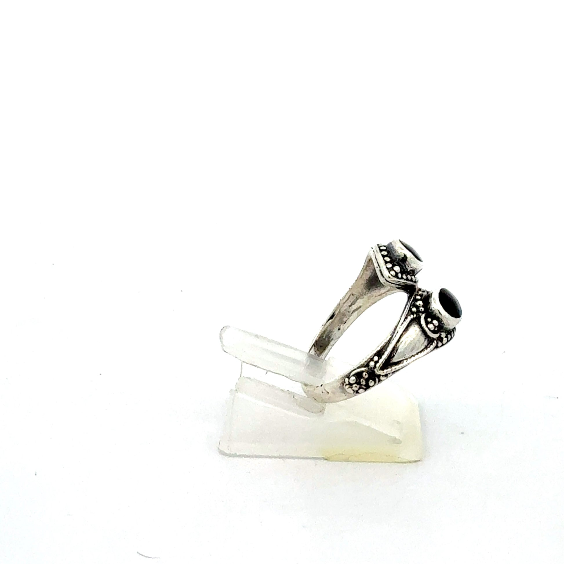 Nahaufnahme Onyx-Ring aus Sterling Silber, Ringgröße 54
