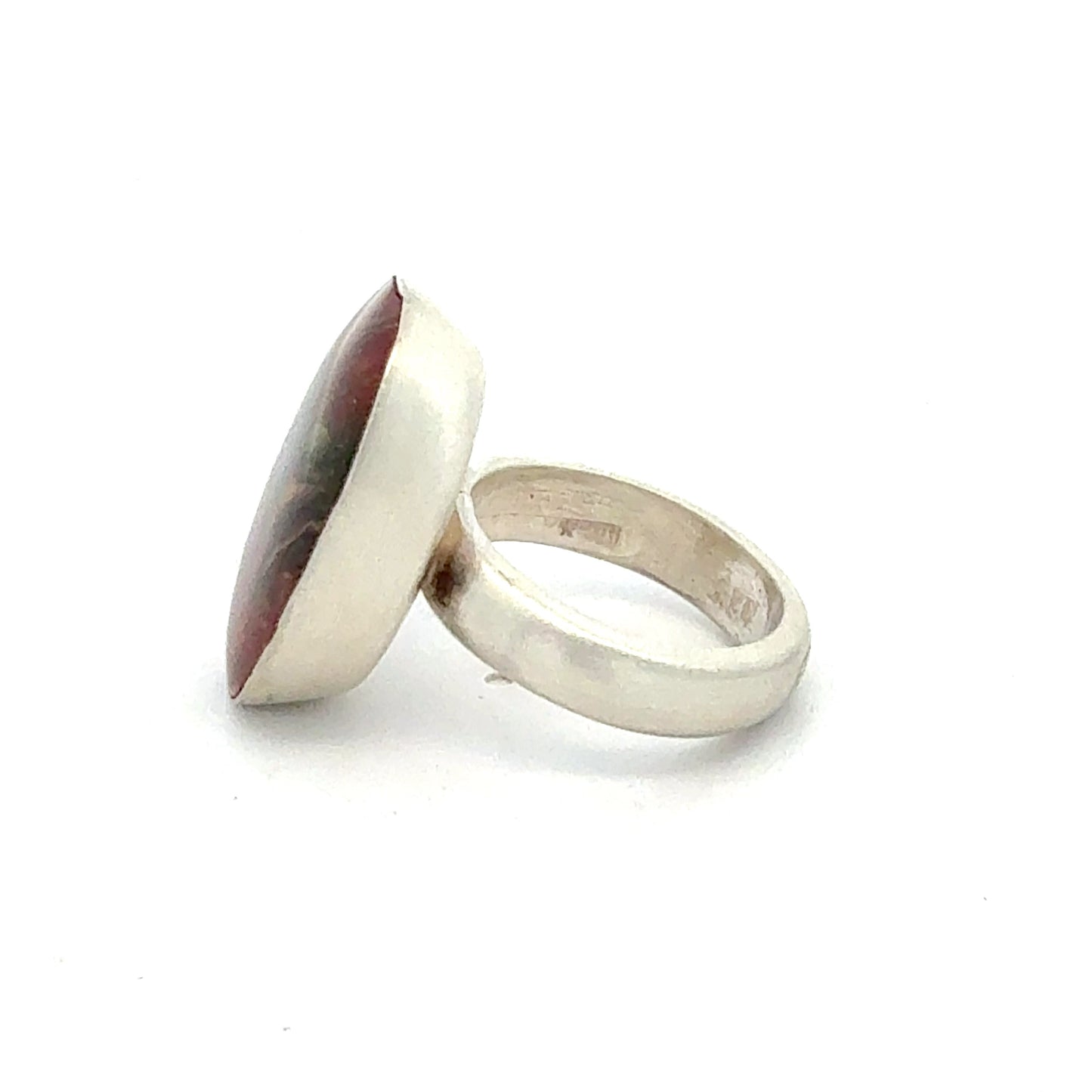 Silberring 925 von Juwelier Alen in Größe 52 mit rotem Stein und einem Gewicht von 10,45 g.