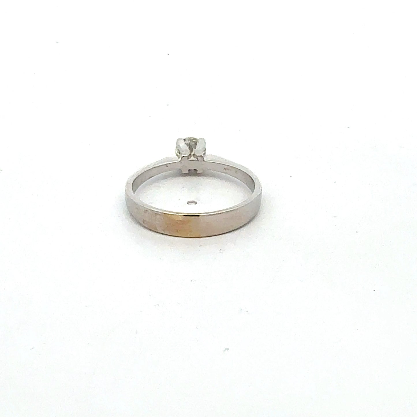 18K white gold solitaire ring featuring a 0.30 ct brilliant diamond, designed by Juwelier Alen.