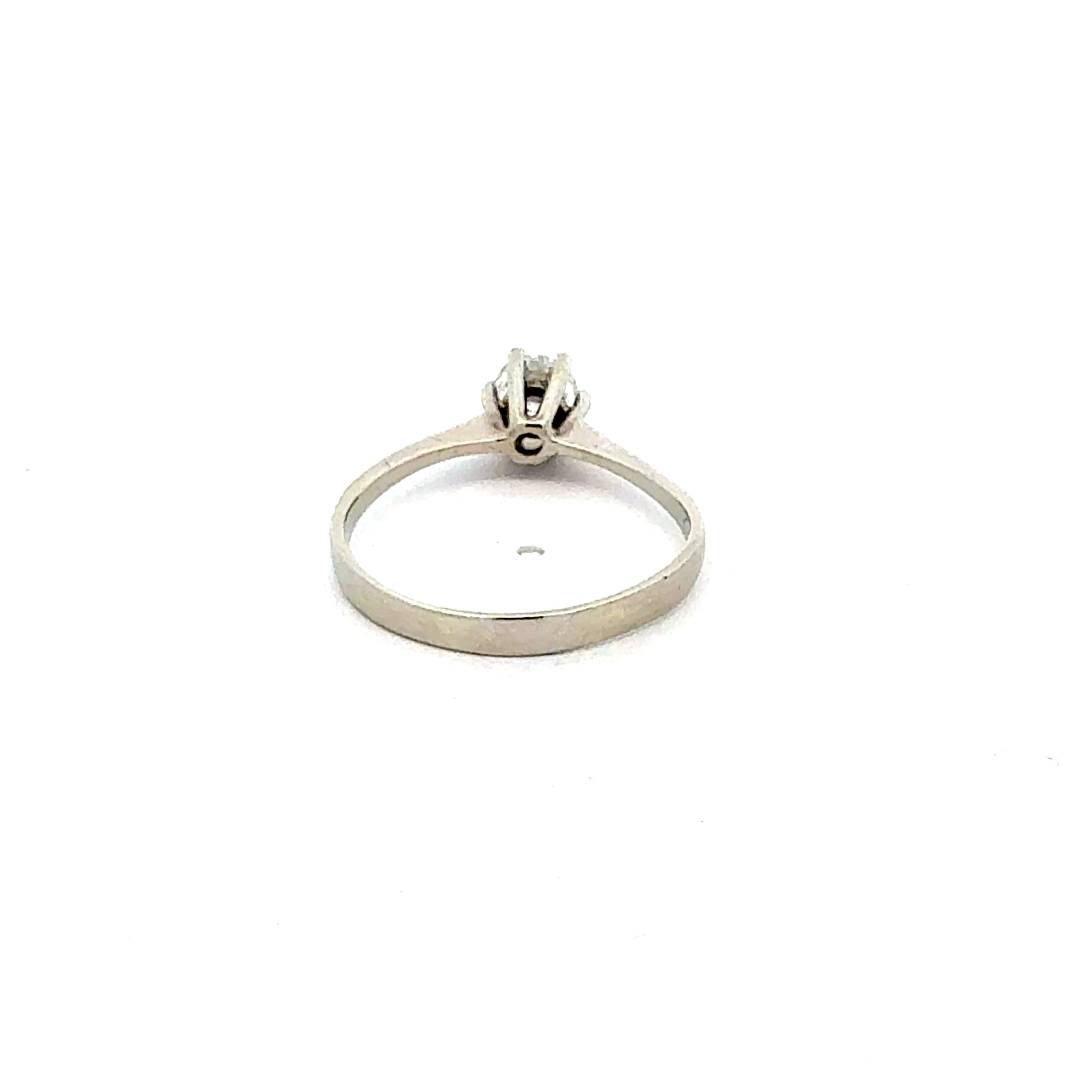 14K white gold solitaire ring with a 0.52 ct brilliant diamond, showcasing a classic and elegant design.