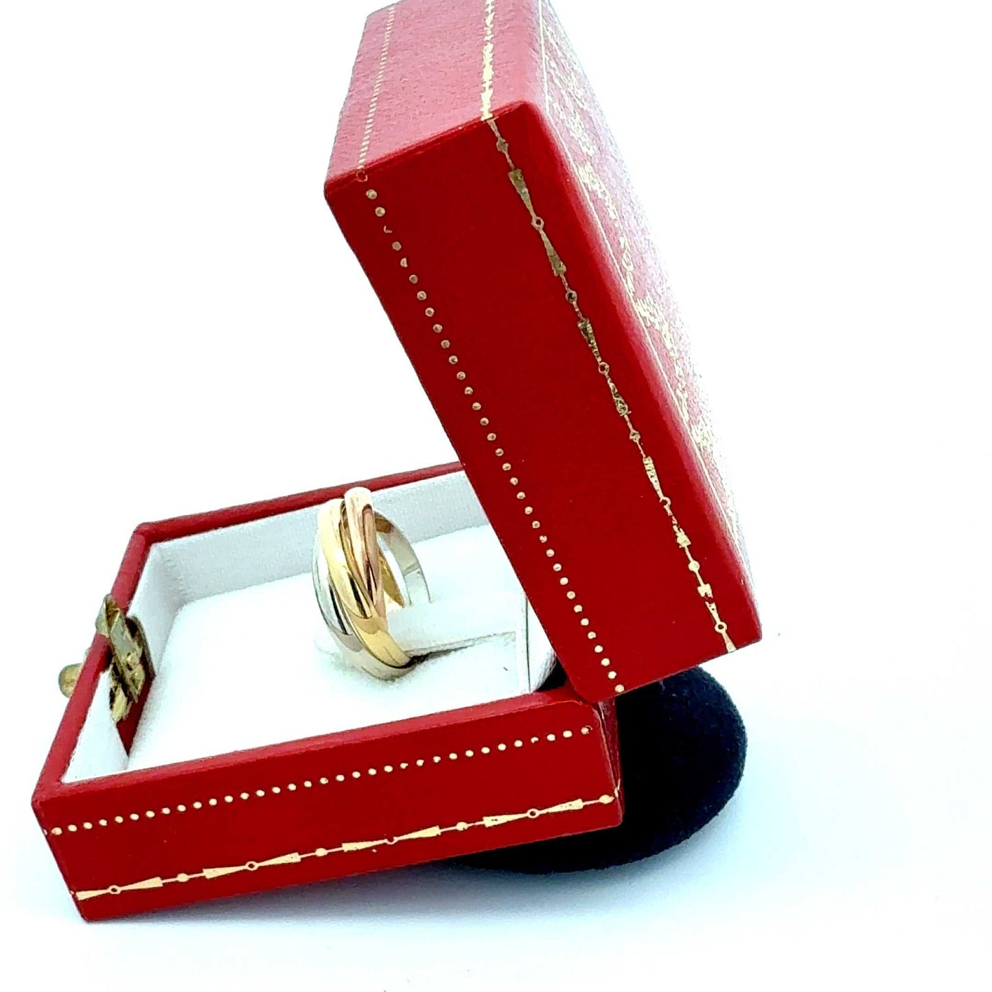 Goldring Cartier Trinity mit drei ineinander verschlungenen Ringen, auf einem weißen Hintergrund, mit Echtheitszertifikat.